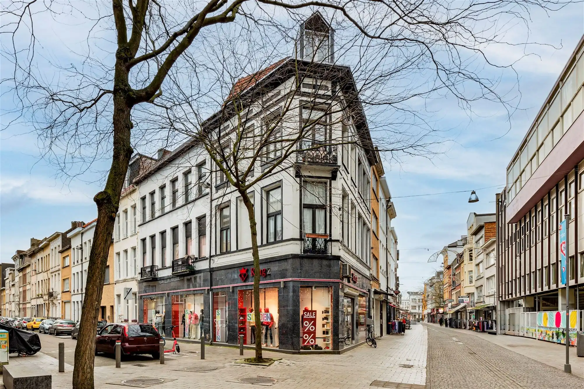 Hoekpand bestaande uit handelsglvl + 6 appartementen foto 2