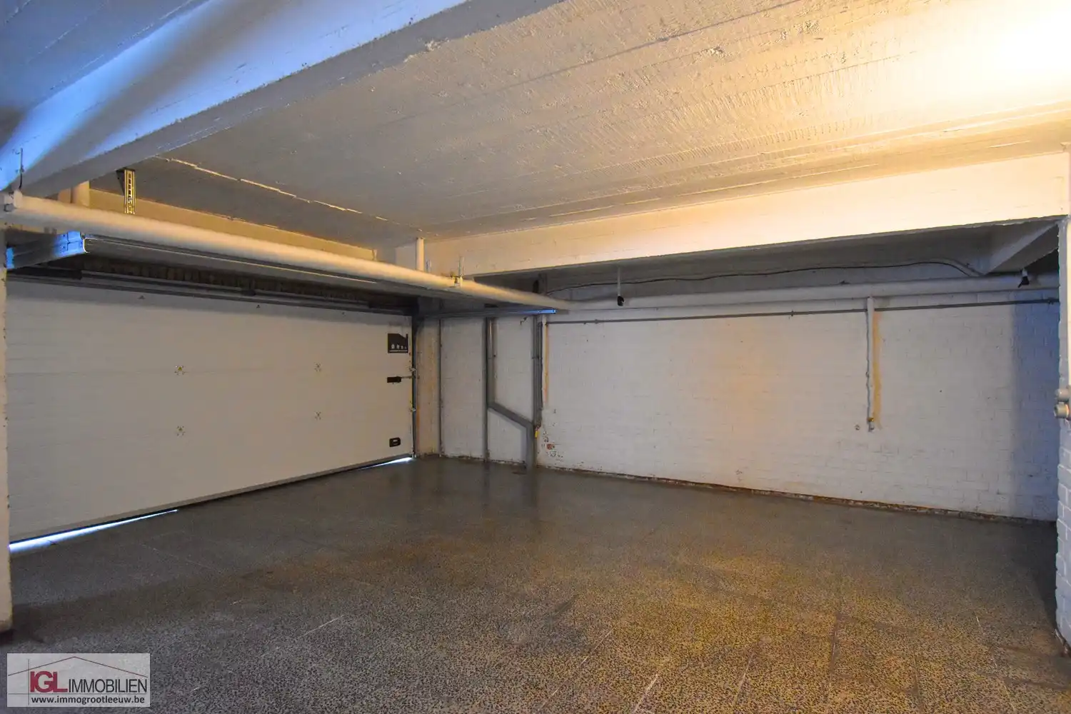 Ruim 2-kamer appartement met terras en autostaanplaats foto 10