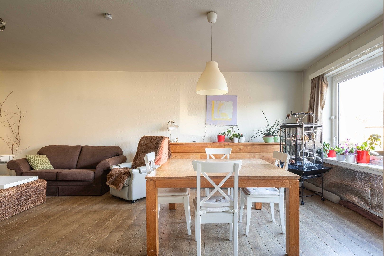 Zéér ruim appartement met open zichten, grote garage en drie slaapkamers te Sint-Andries. foto 3
