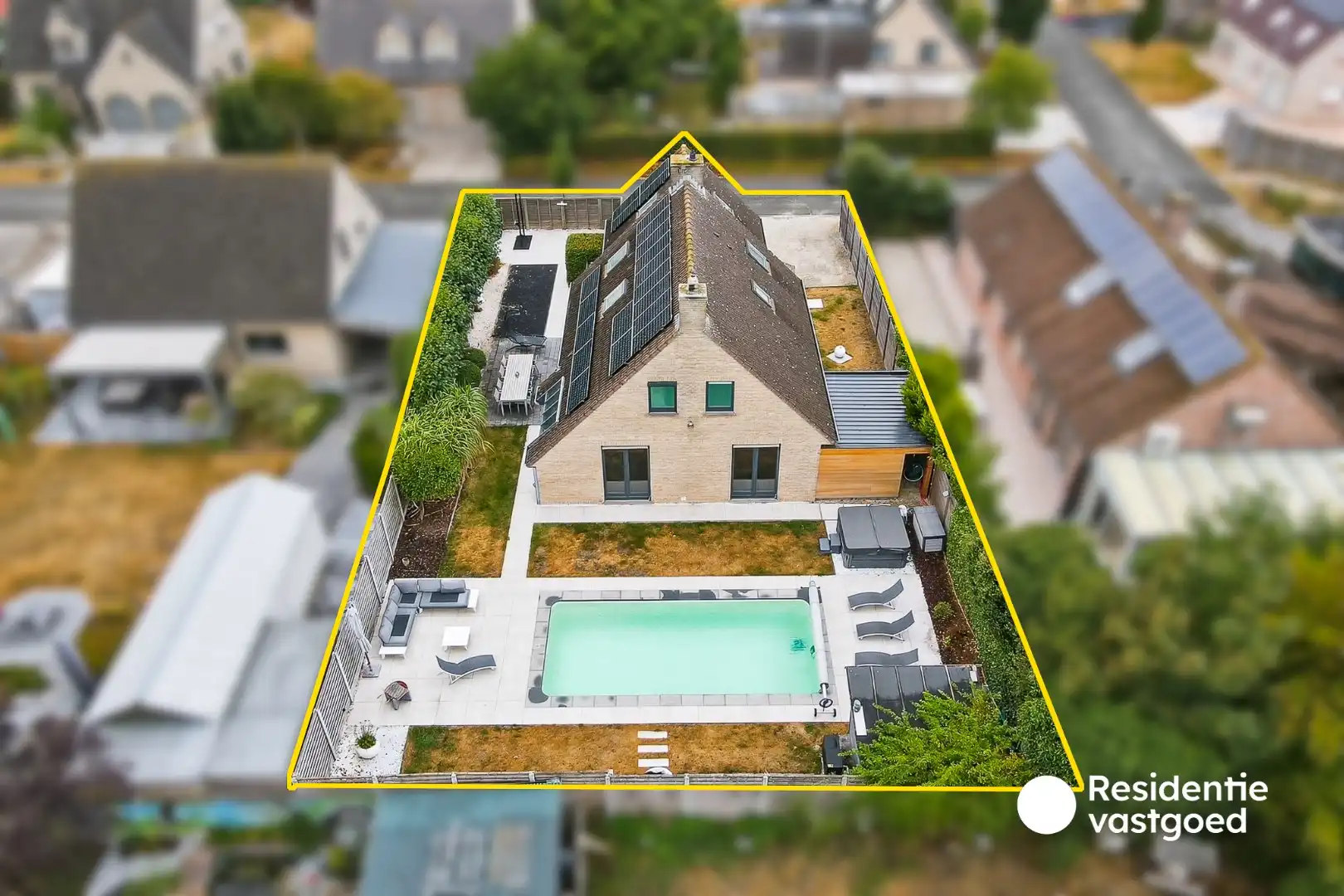 Rustig gelegen villa met verwarmd zwembad en ruime tuin foto 2