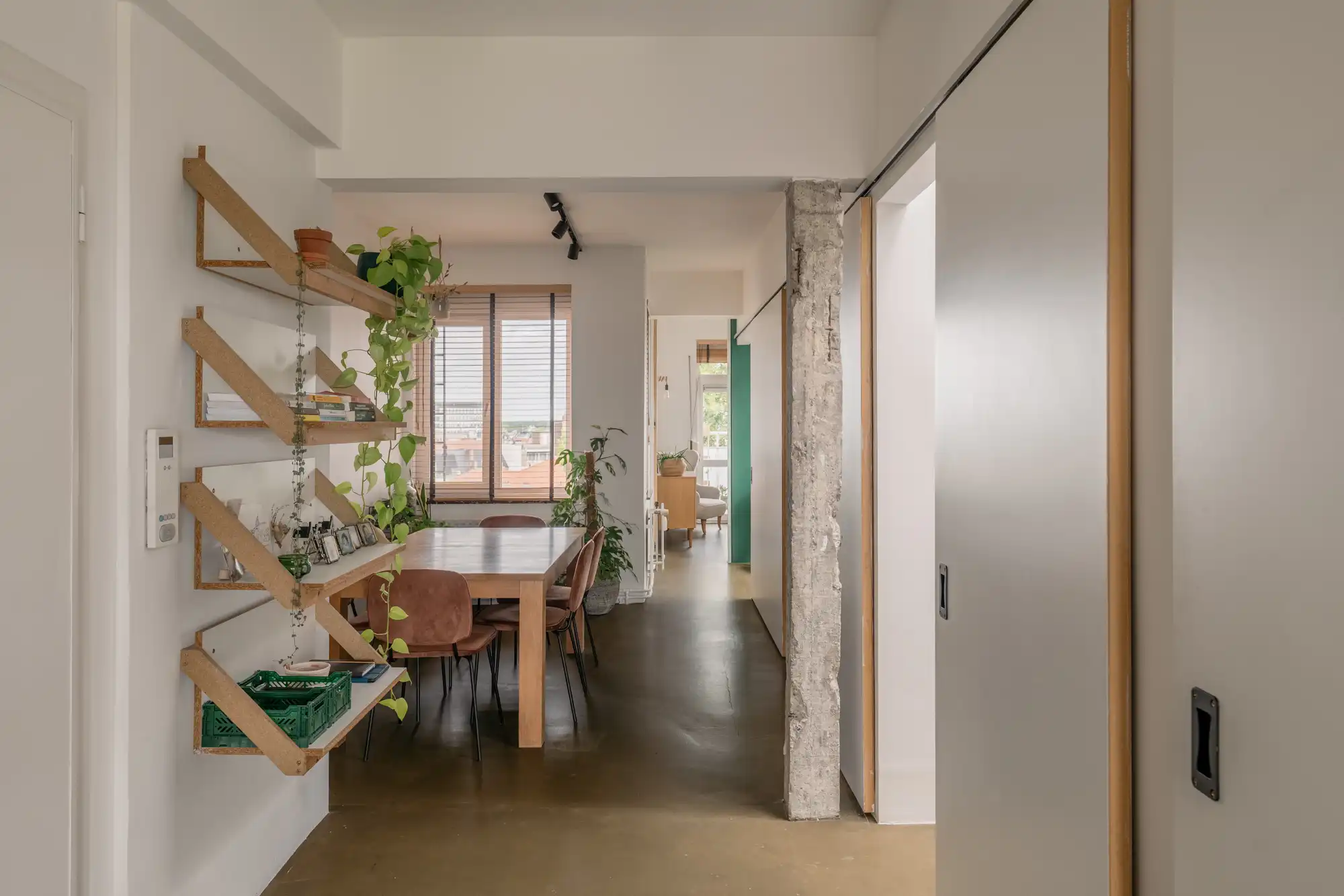 Een architecturaal penthouse met zicht op groene kruinen en het Koninklijk Museum van Schone Kunsten foto 10