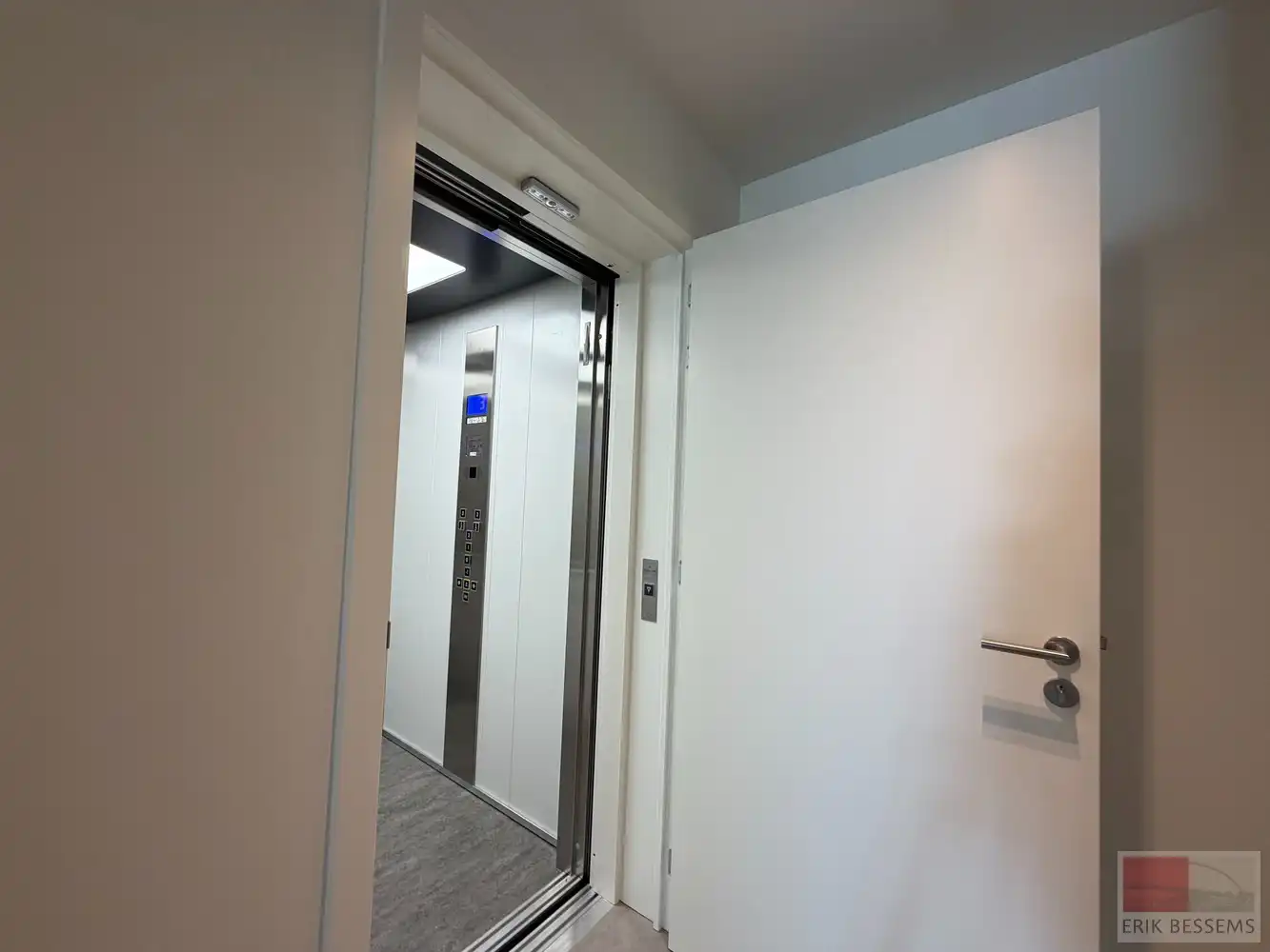 Modern nieuwbouwpenthouse van 140 m² met 2 slaapkamers, badkamer foto 2