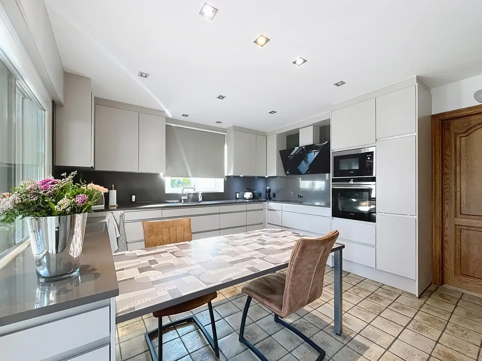 Rustig gelegen charmante villa met 4/5 slpk. in Geistingen. foto 9