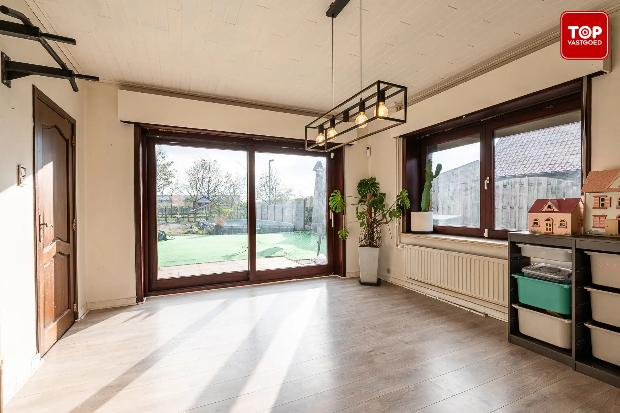 Statige alleenstaande woning met 4 slaapkamers op een perceel van 1591 m² foto 7