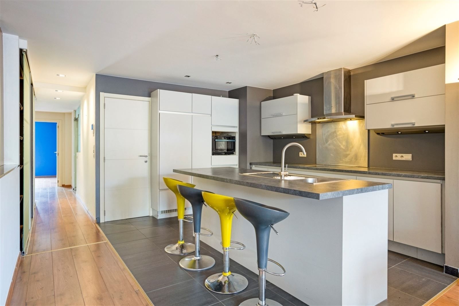 2 slpk appartement met terras en autostaanplaats foto {{pictureIndex}}