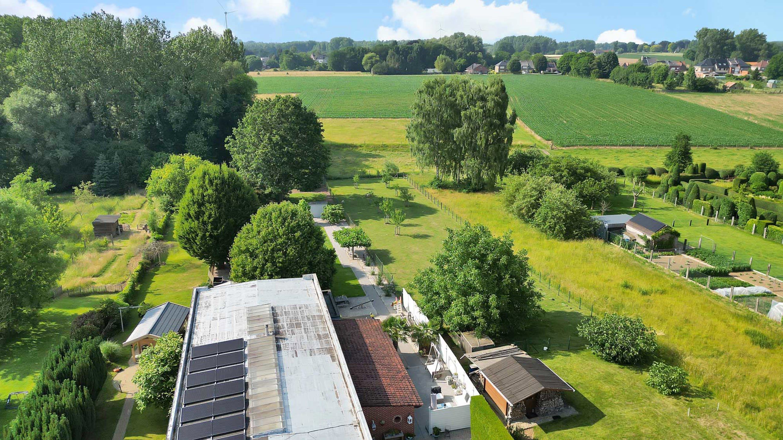 Instapklare ruime woning met loods(verkoop onder aandelen) foto 35