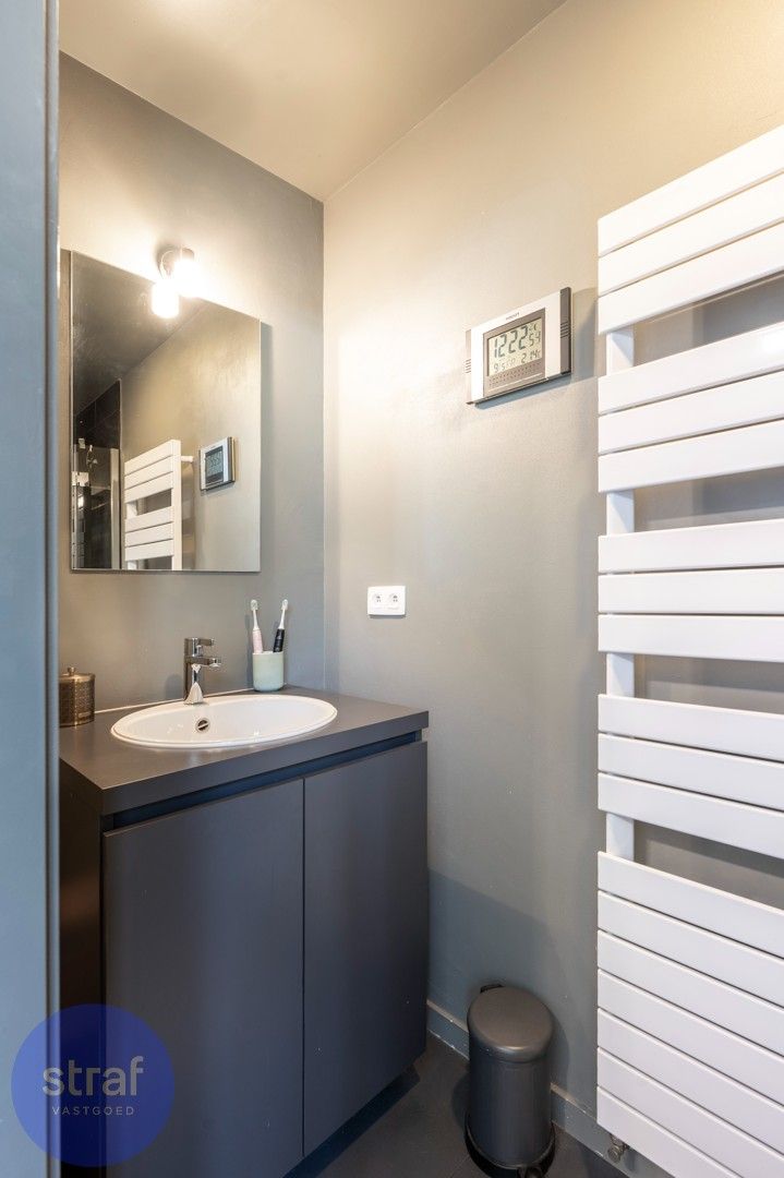 Toffe recente woning met zonnepanelen en batterij in rustige wijk foto 10