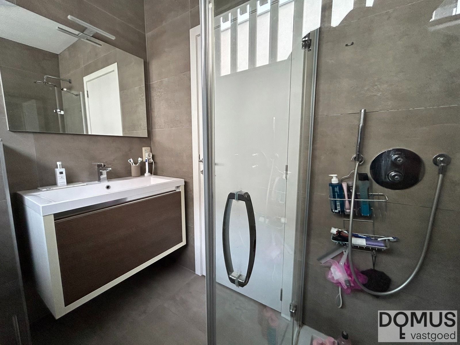 Charmant 1-slaapkamerappartement met terras en garage foto 8