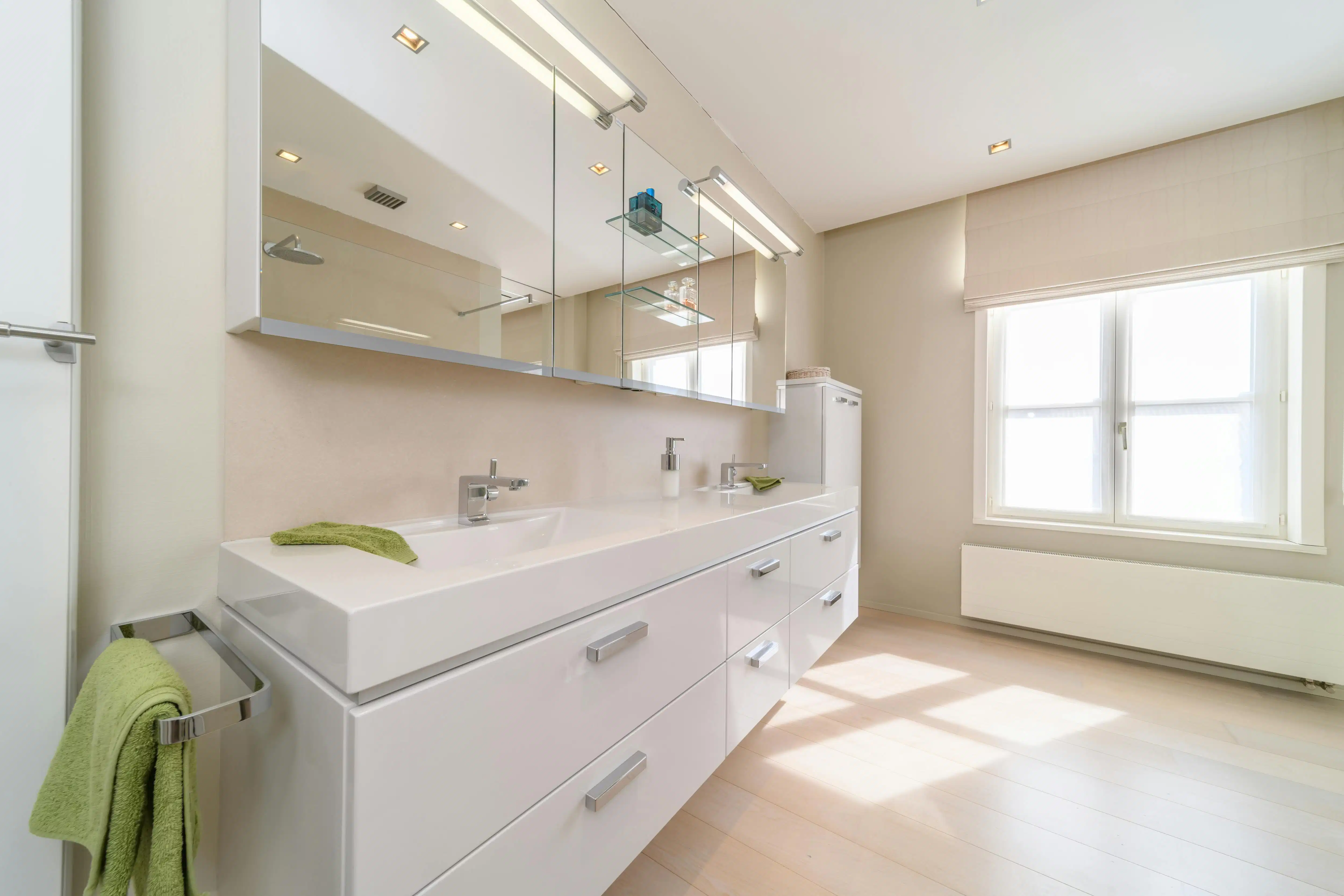 Herenhuis met ruime garage te koop in Izenberge. foto 23