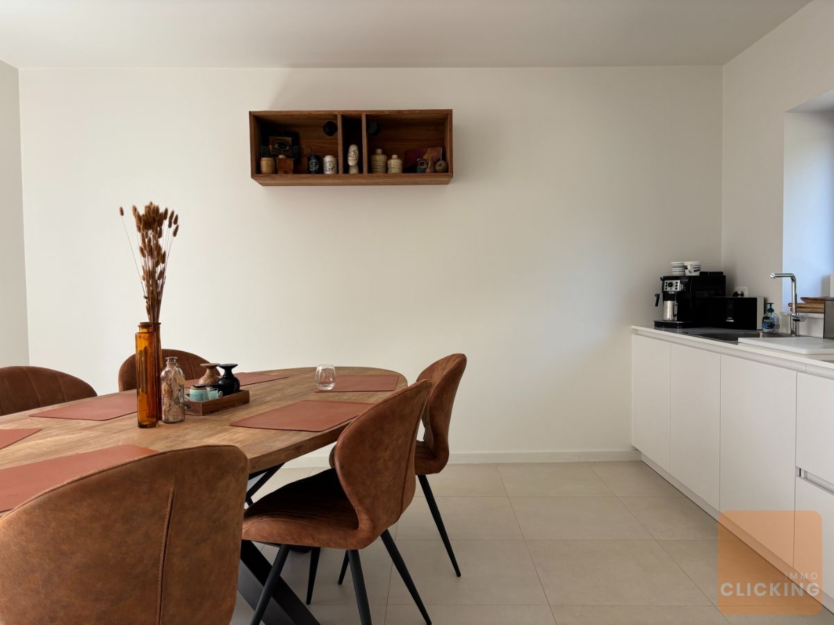 Slim wonen in stijl: volledig gerenoveerde woning in het groene Borchtlombeek foto 16