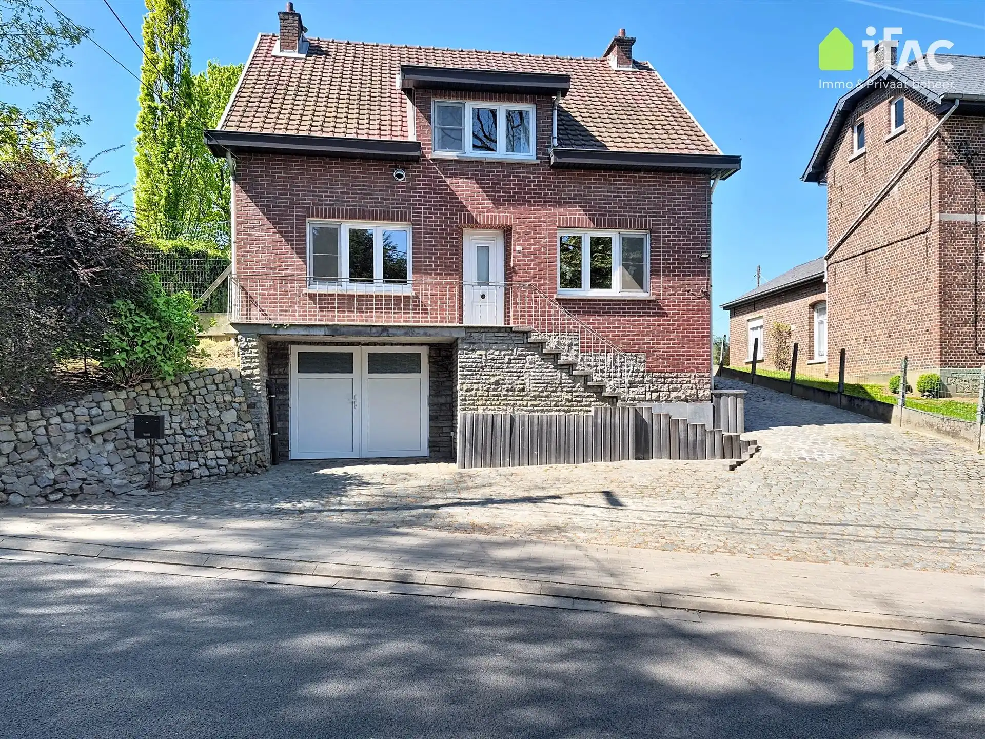 Te renoveren woning met recente ruime loods  foto 2