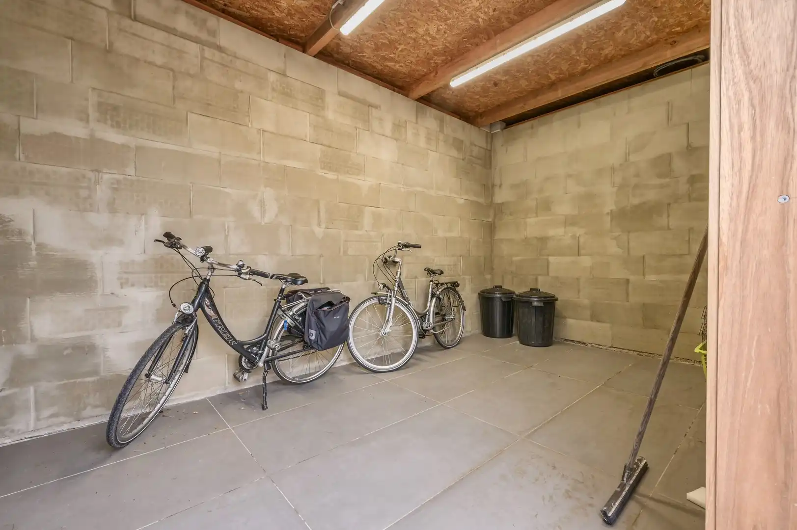 Nieuwbouwappartement met 2 slaapkamers, ruim terras en garage foto 18