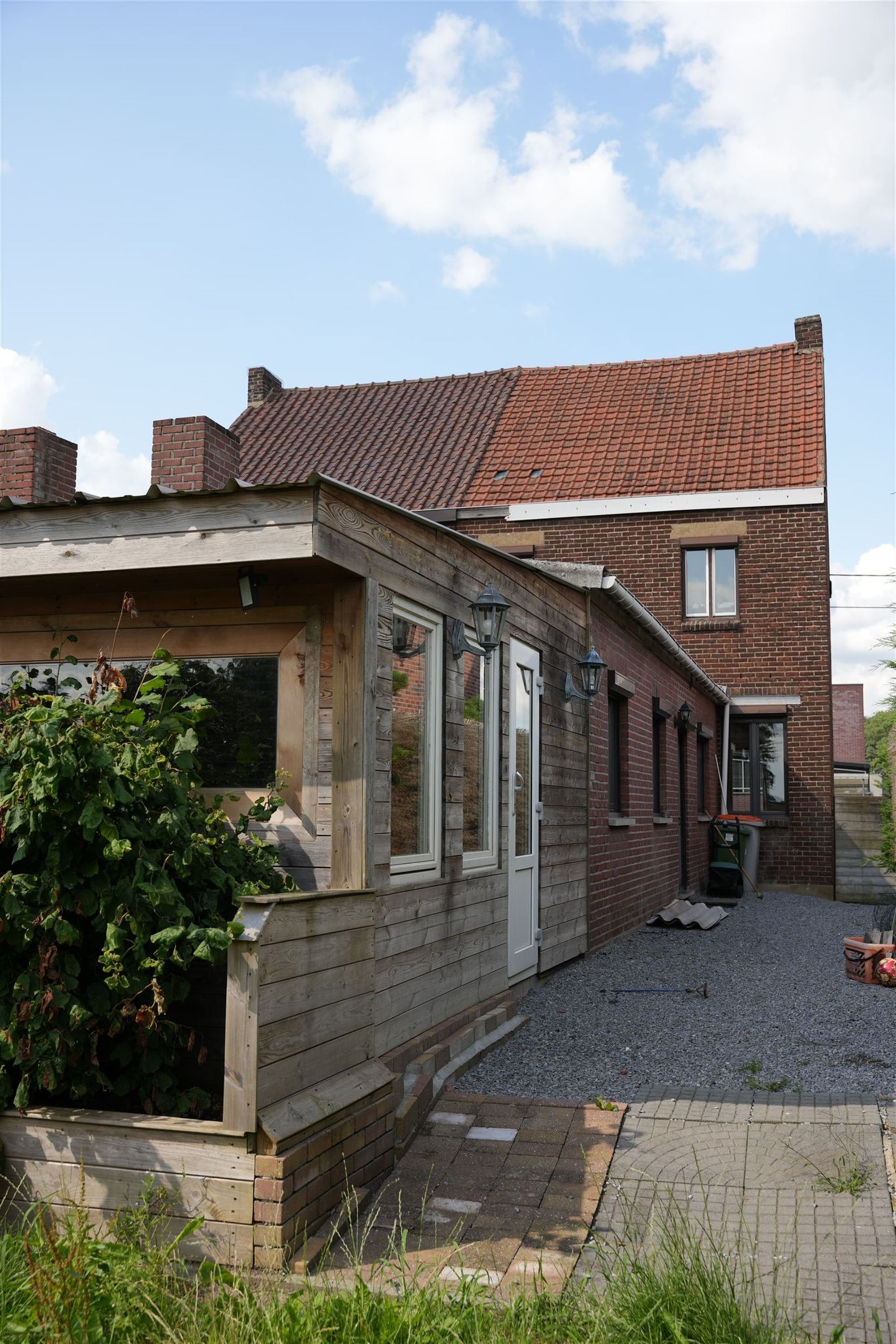 Halfopen bebouwing met 4 slaapkamers en ruime tuin foto 21