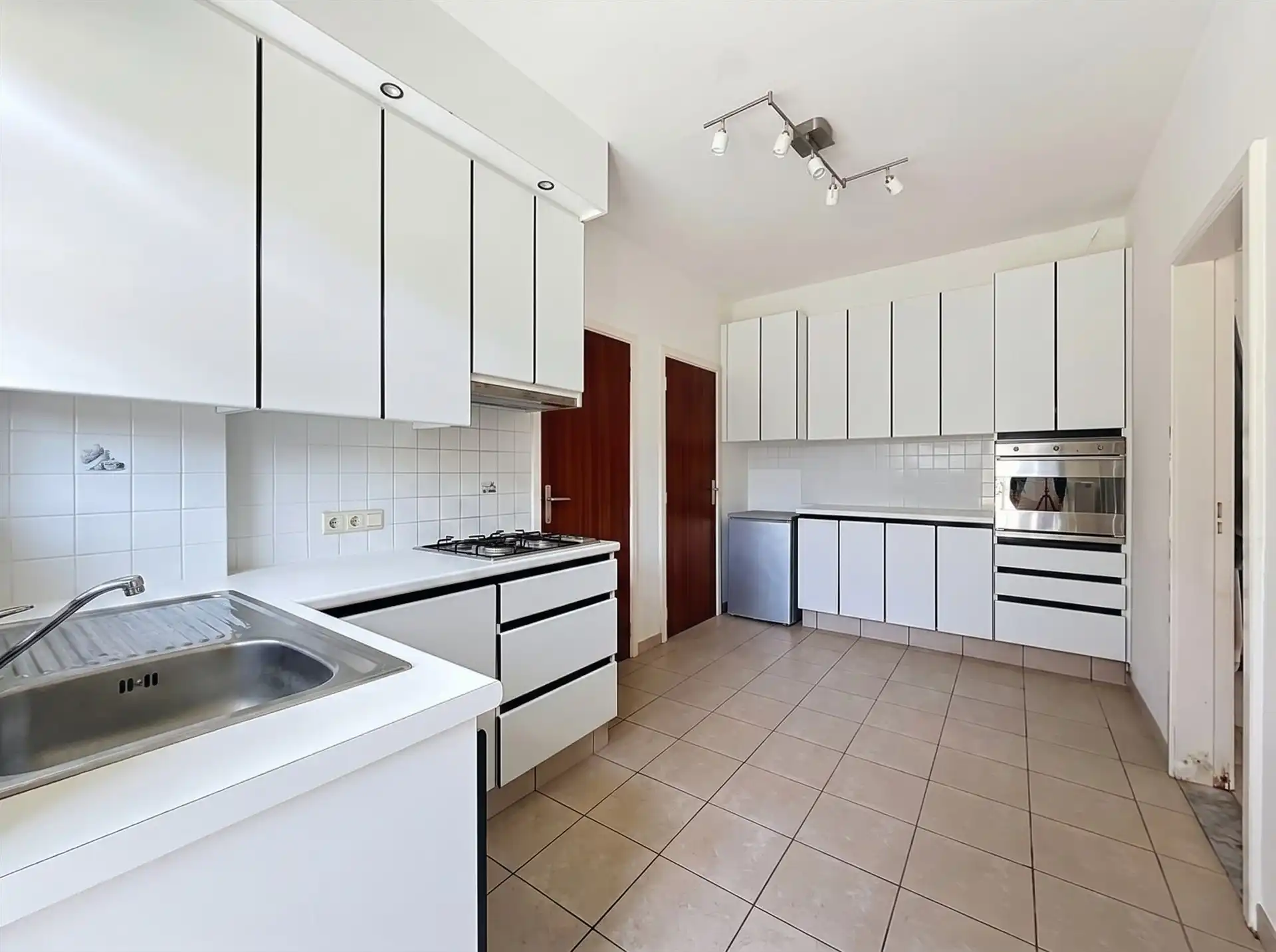 Instapklaar gelijkvloersappartement op rustige locatie nabij centrum Sint-Niklaas! foto 4