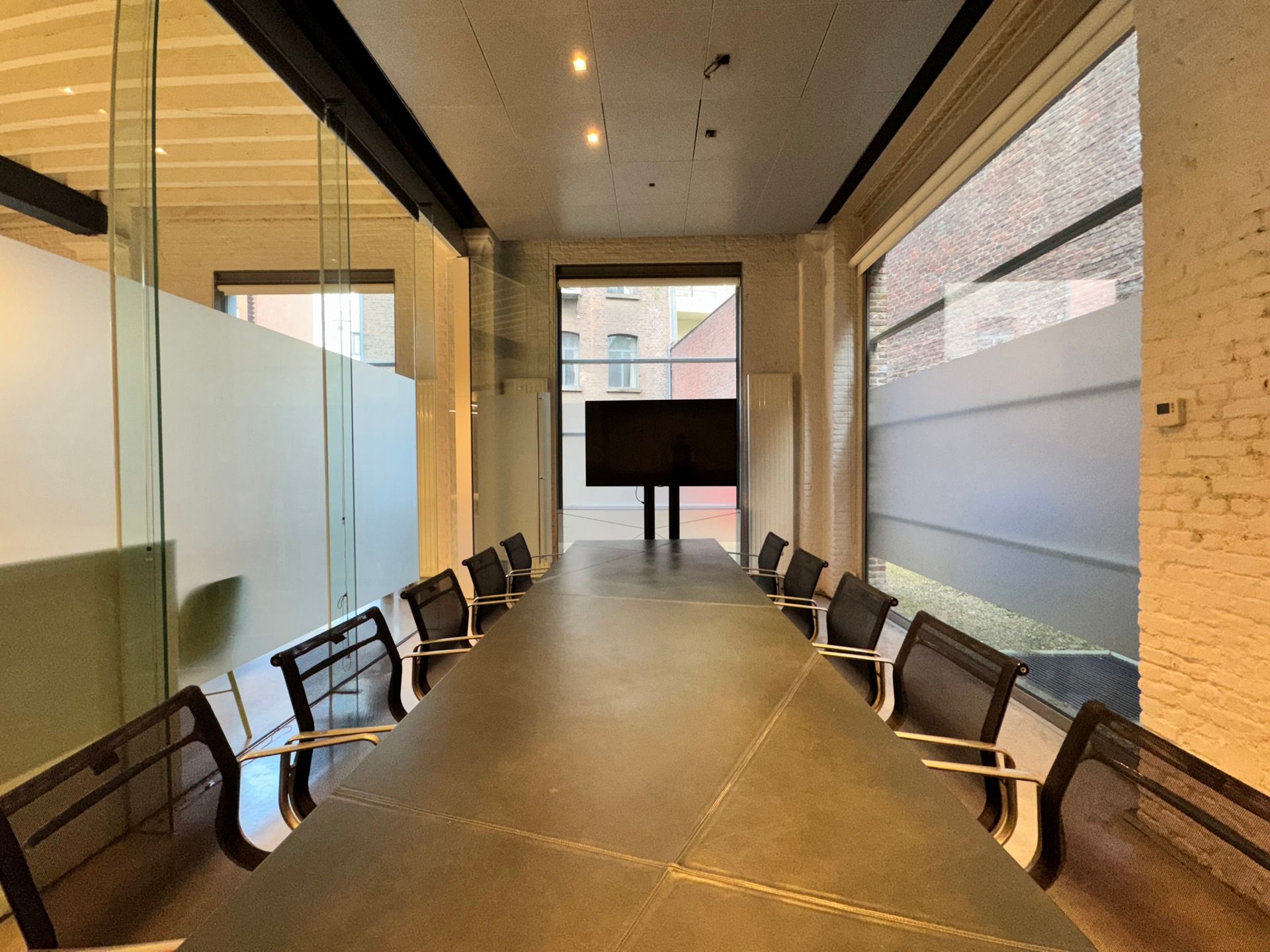 Instapklaar kantoor in loftstijl te huur te Antwerpen! foto 5