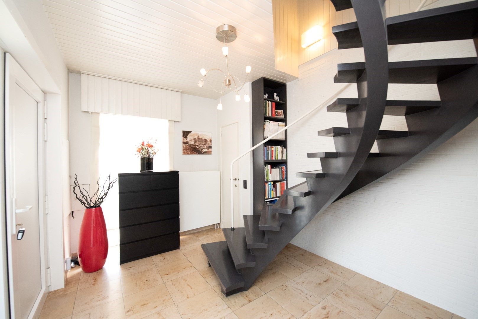 TE KOOP: Gezellige, instapklare woning met zuidgerichte tuin en zonneterras, op rustige locatie te Desselgem. Opportuniteit! foto 2