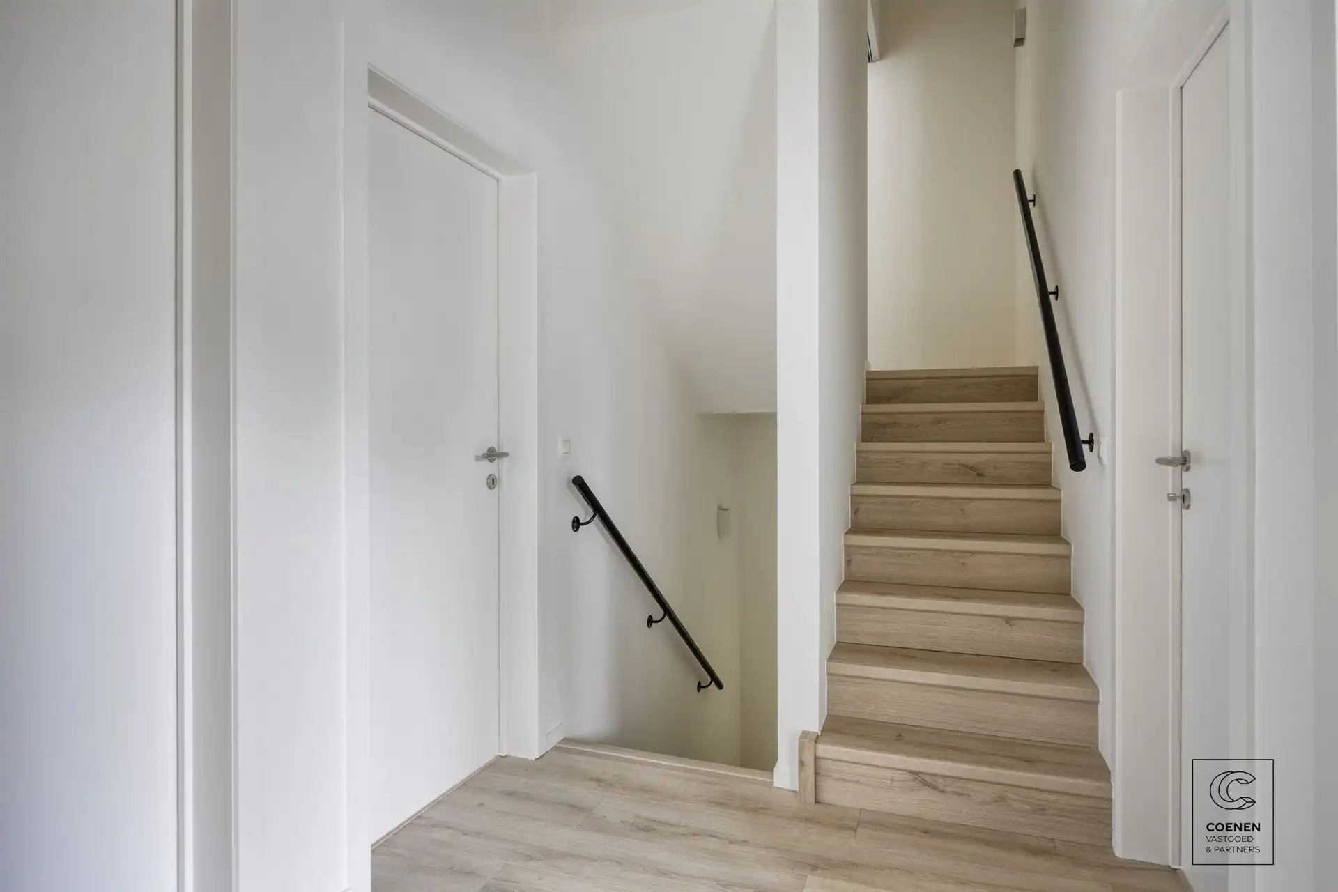 Volledig gerenoveerde woning van 230 m² met 5 slpk's! foto 9