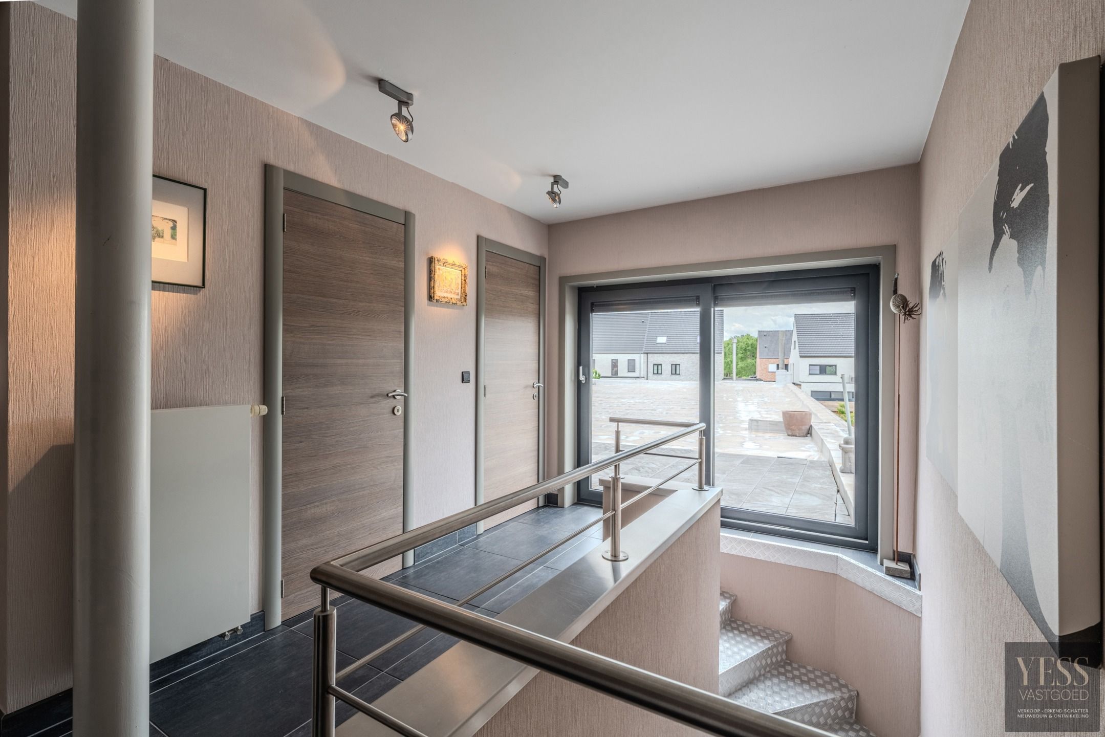 Uniek pand 236m2 bewoonbaar + atelier/winkel/opslag 475m2! foto 5