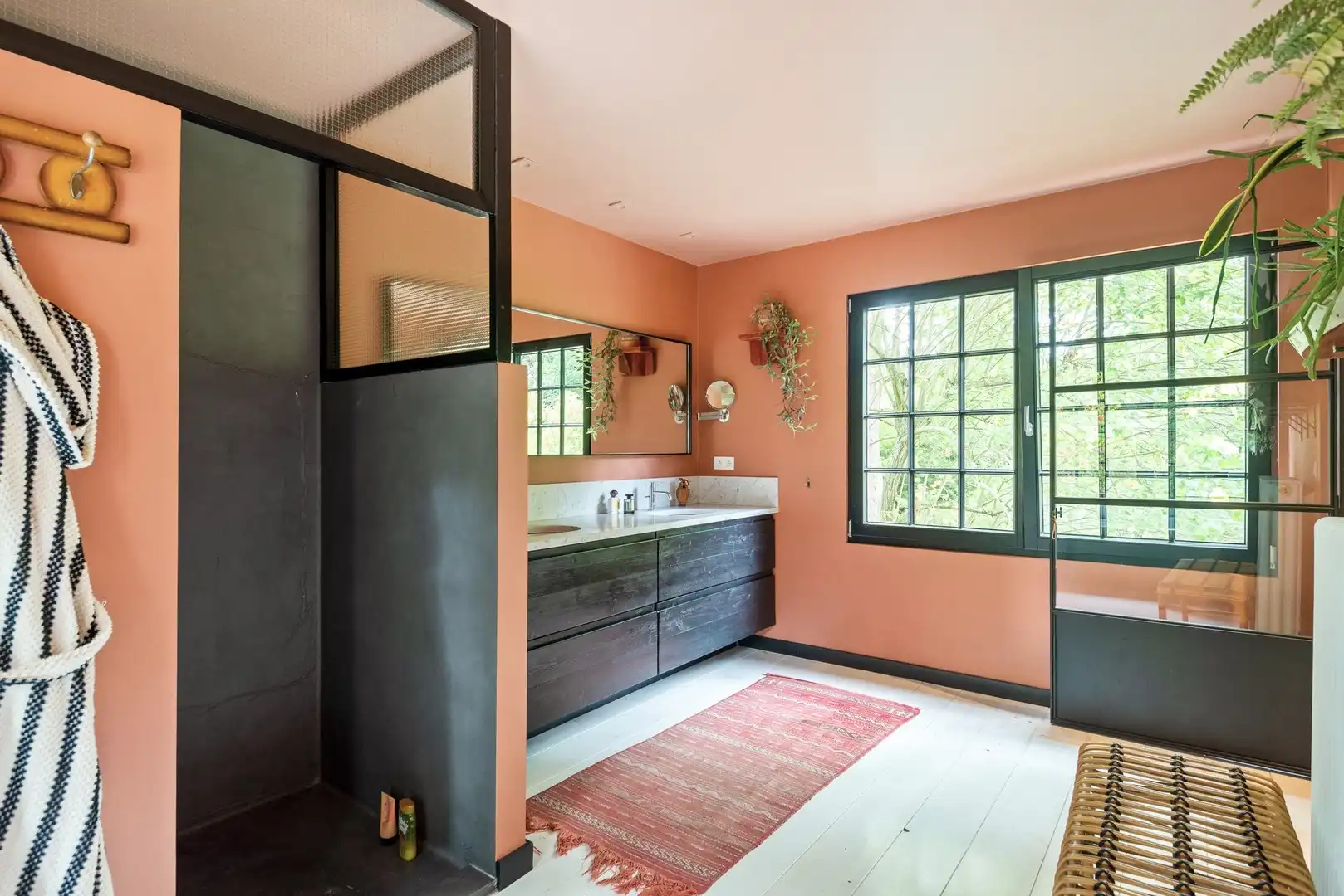 Stijlvolle, vrijstaande villa met zonnige tuin en zwemvijver foto 26