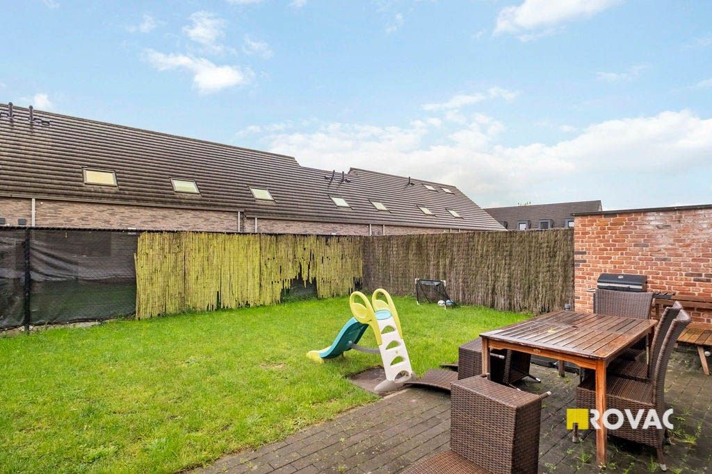 Recente en instapklare woning met 4 slaapkamers in een rustige woonomgeving foto 16