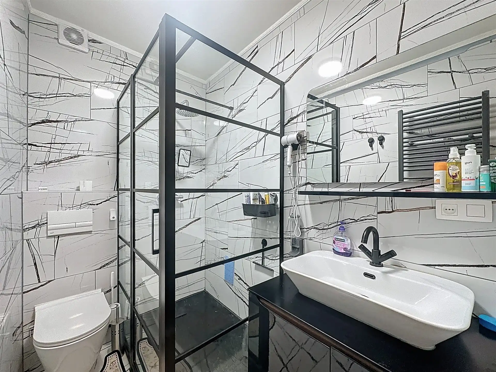 Instapklaar 2 slk- appartement op toplocatie in Sint-Niklaas foto 5