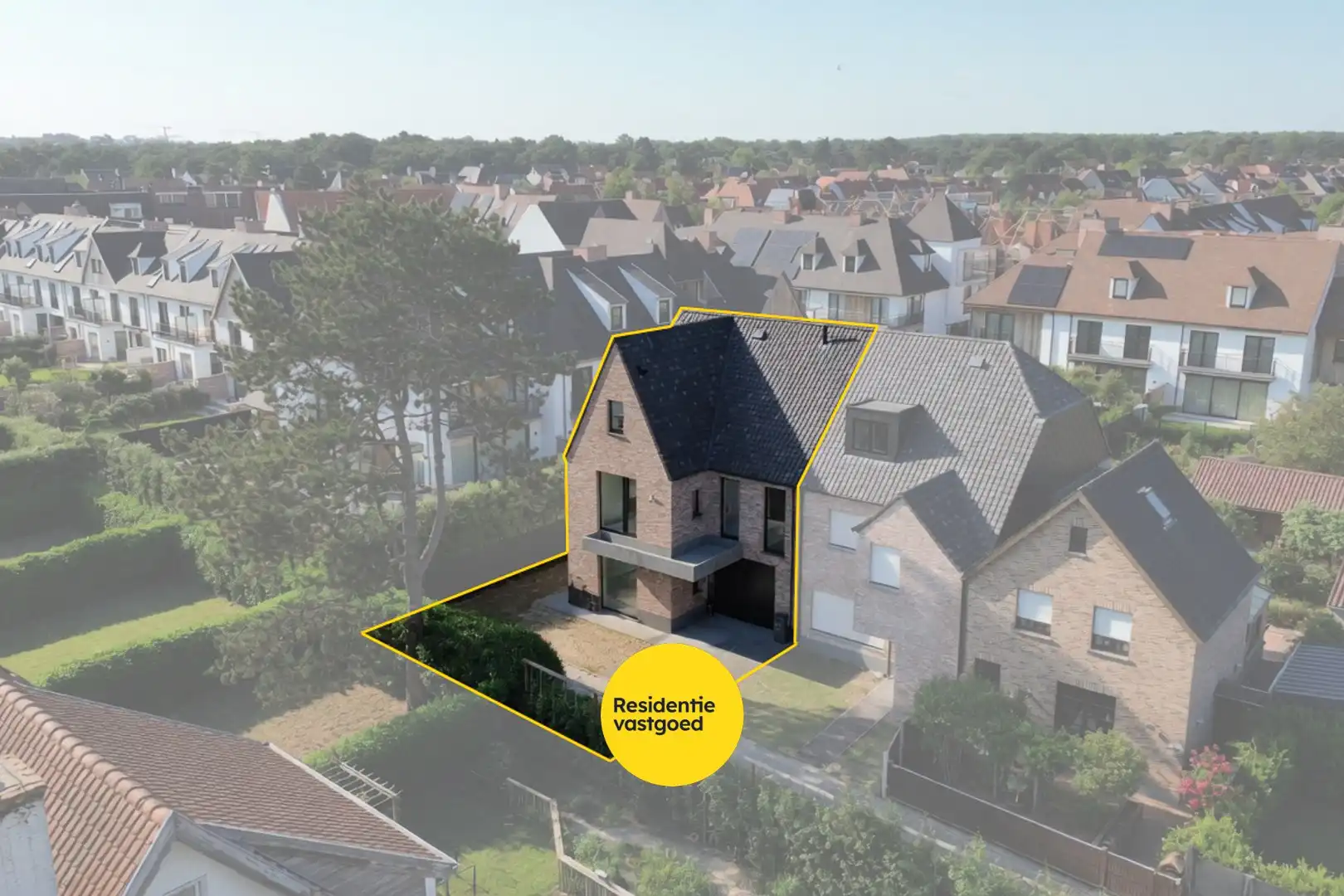 Exclusieve koppelvilla van 348 m² met 6 slaapkamers in rustige woonwijk foto {{pictureIndex}}