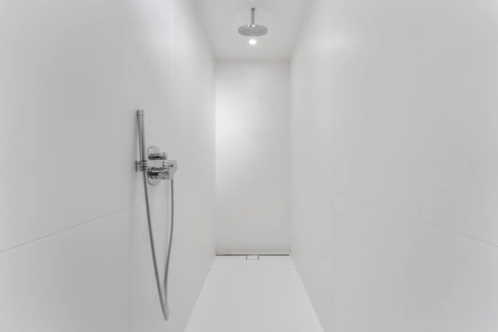 Stijlvol gerenoveerd hoekappartement met loftgevoel, ideaal gelegen aan de Dumortierlaan nabij de Zeedijk foto 11