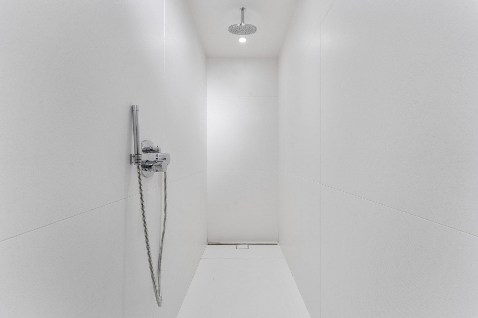 Stijlvol gerenoveerd hoekappartement met loftgevoel, ideaal gelegen aan de Dumortierlaan nabij de Zeedijk foto 11