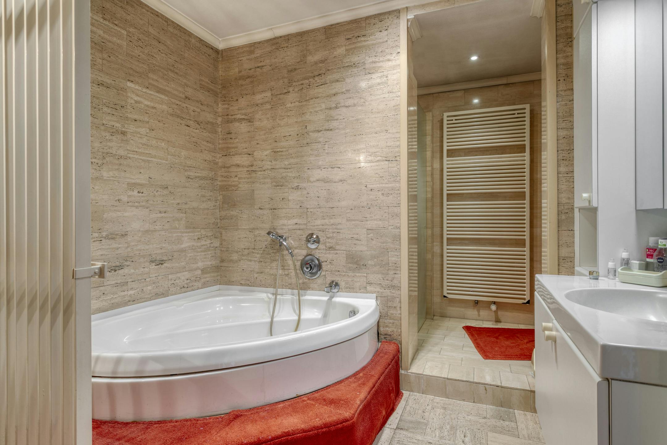 Aangenaam huis met 4 kamers te koop in centrum Beveren-Leie foto 14