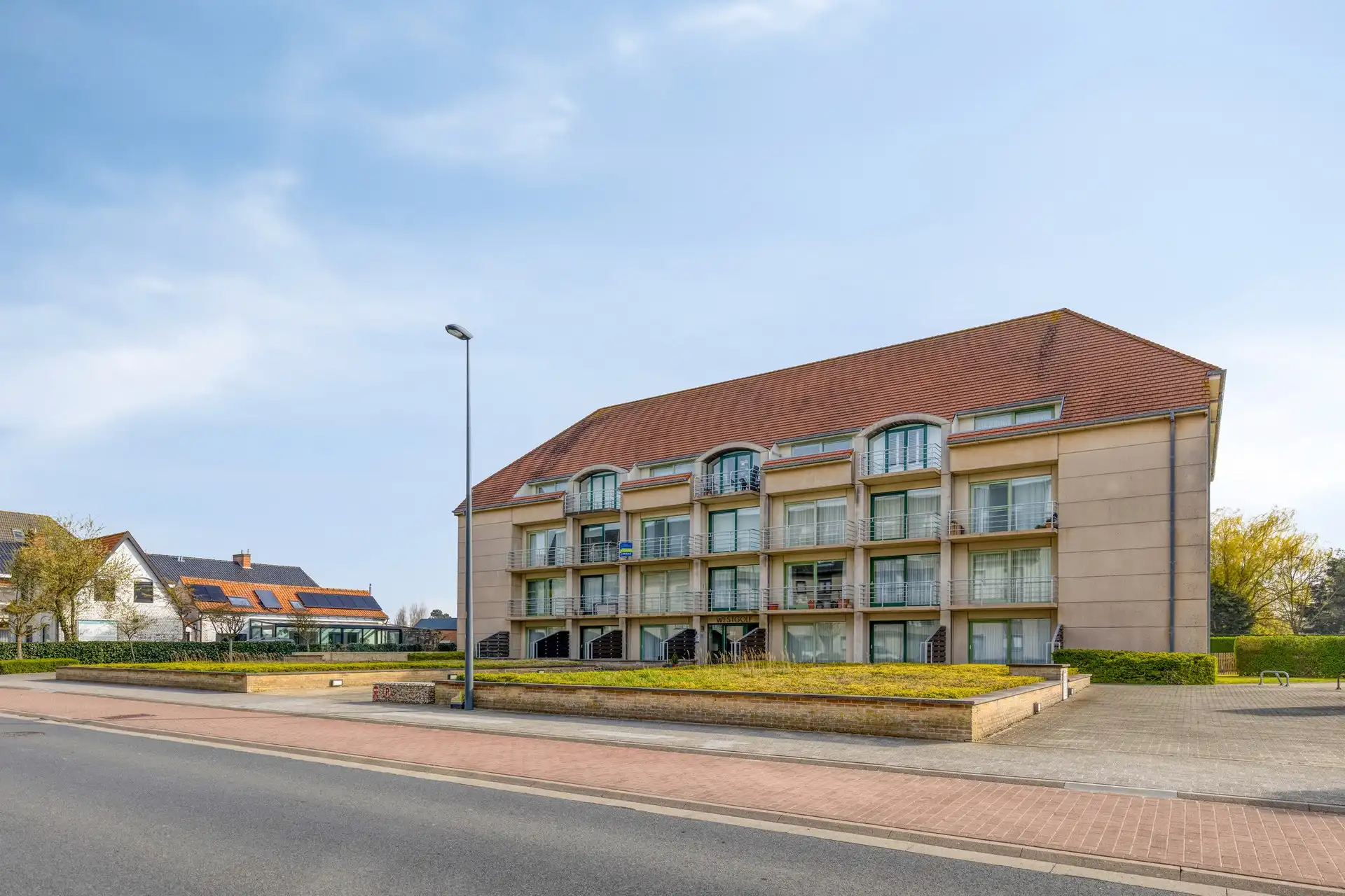 Ruime  studio met slaaphoek, terras en garage in Westende. foto 2