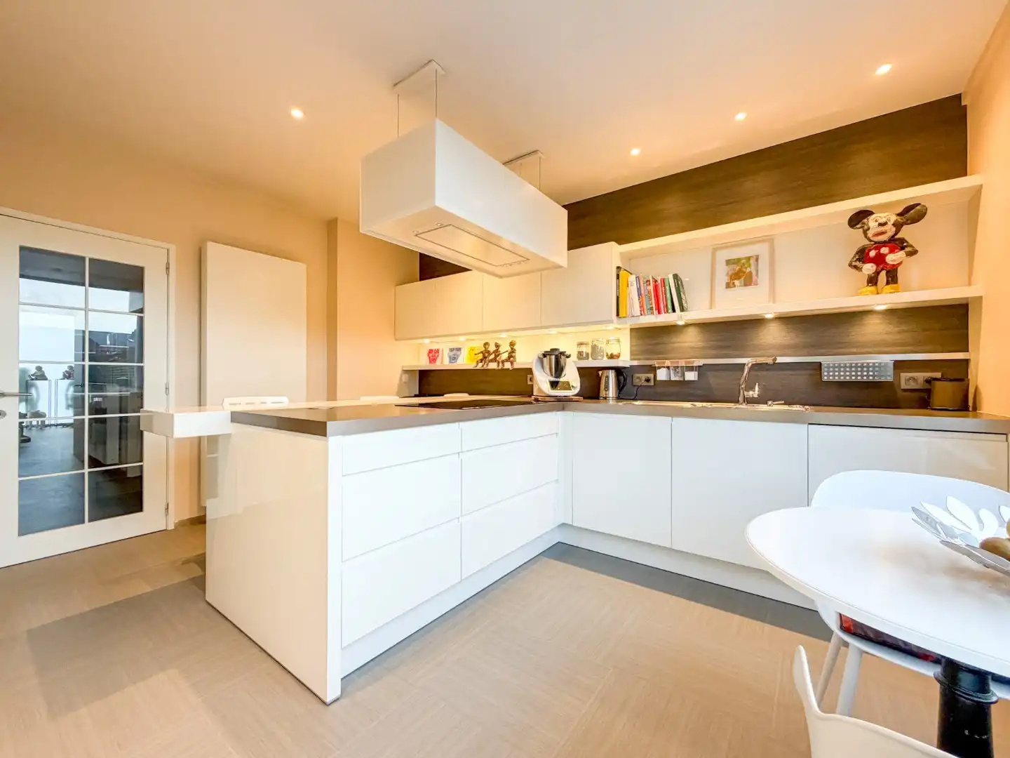 Prachtige gezinswoning met mooie tuin en bijgebouw, instapklaar afgewerkt, Torhout. foto 10