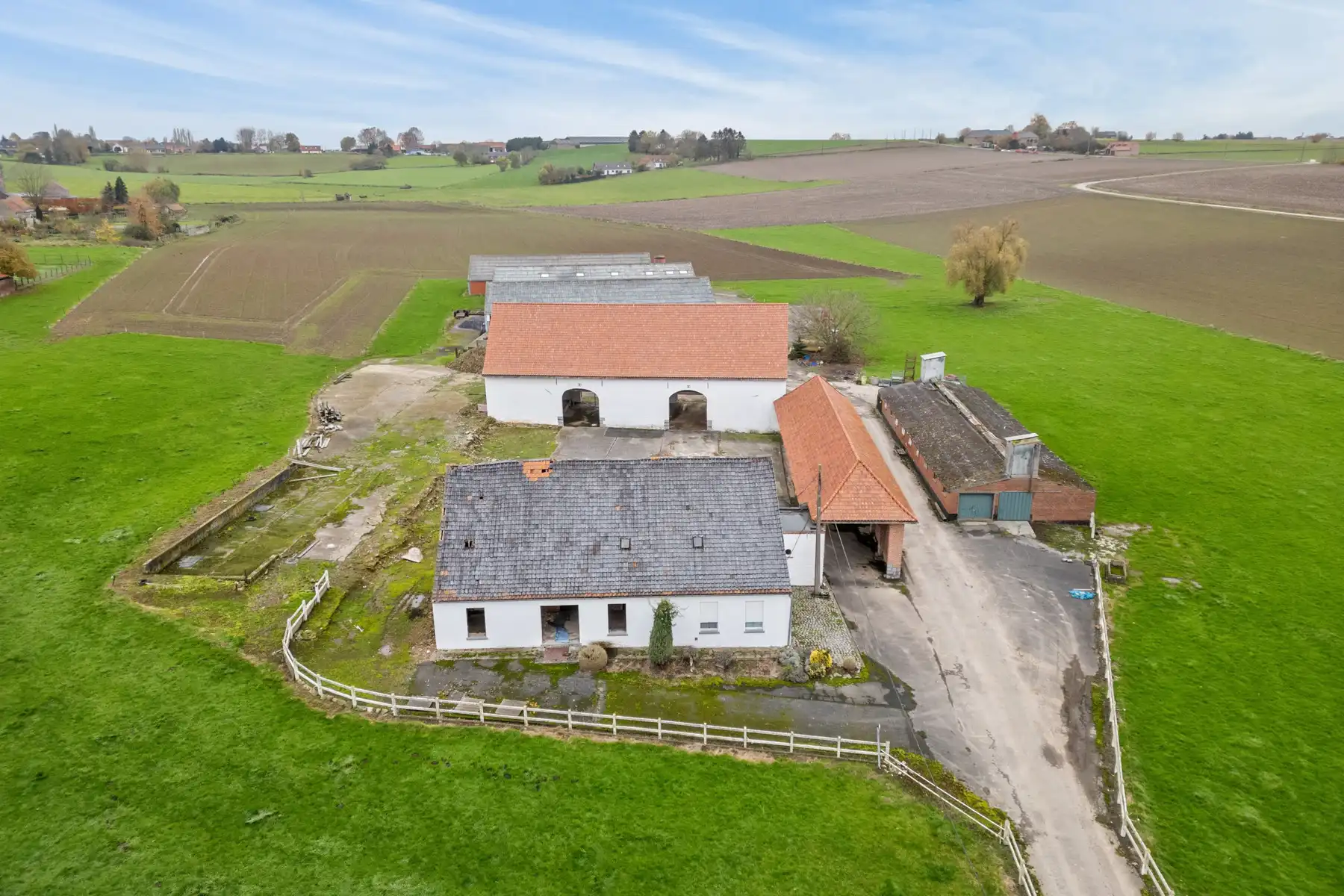 Unieke vierkantshoeve met eindeloze mogelijkheden foto 8