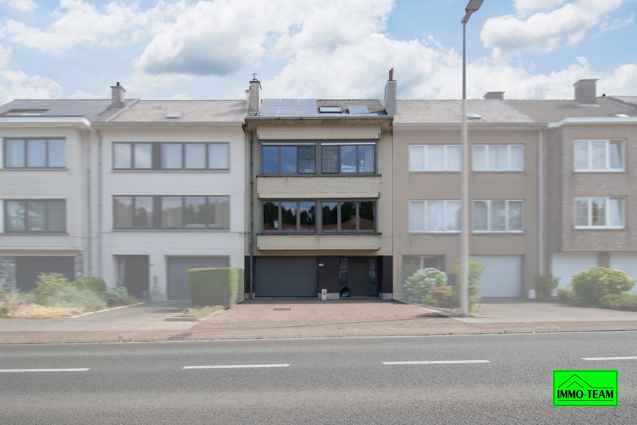 Instapklare gezinswoning met royale woonruimte en luxe  foto 25