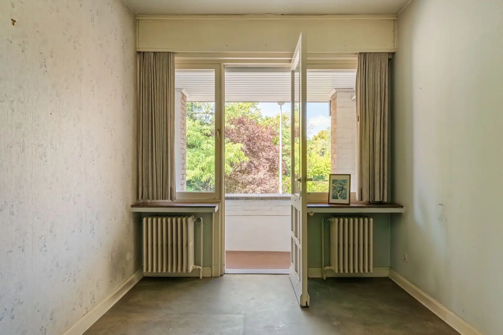 Robuuste halfopen te renoveren woning van de gekende Kortrijkse architect Poly Scherpereel met 3 volwaardige verdiepingen en verrassend ruimtes foto 15
