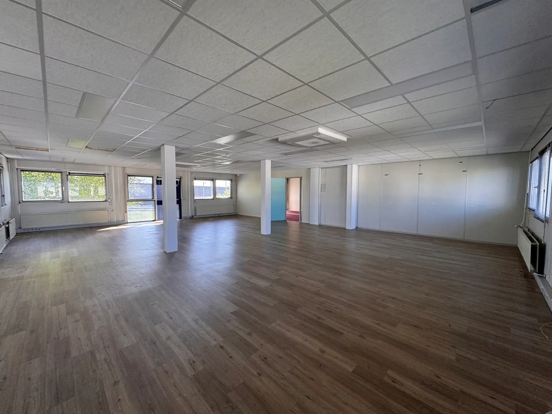 Kantoorgebouw met potentieel op de transportzone te Meer foto 13