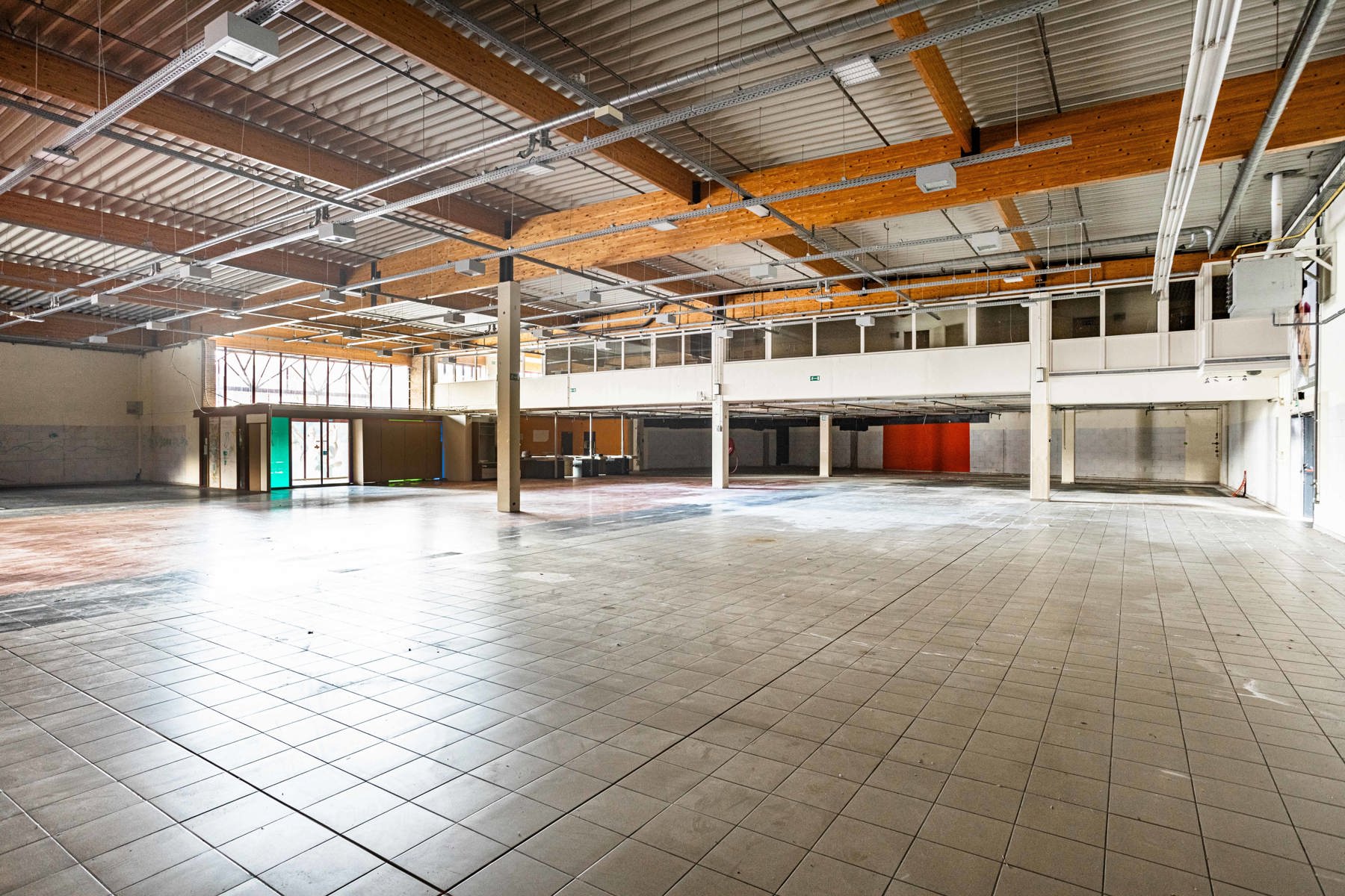 Polyvalent handelspand/kantoren pand op topligging foto 10