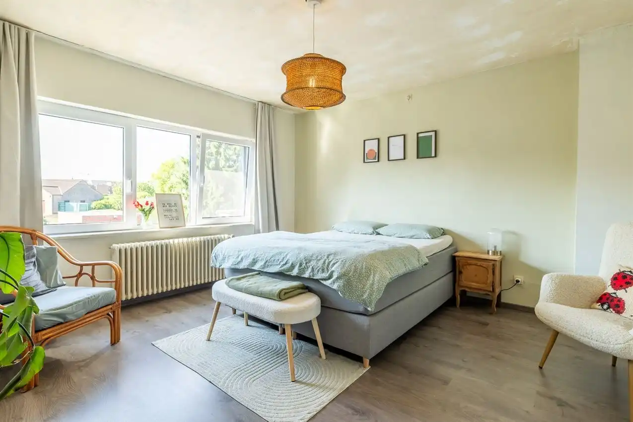 Ruime retrowoning met EPC C,  zuidtuin en achterliggende toegang. foto 39