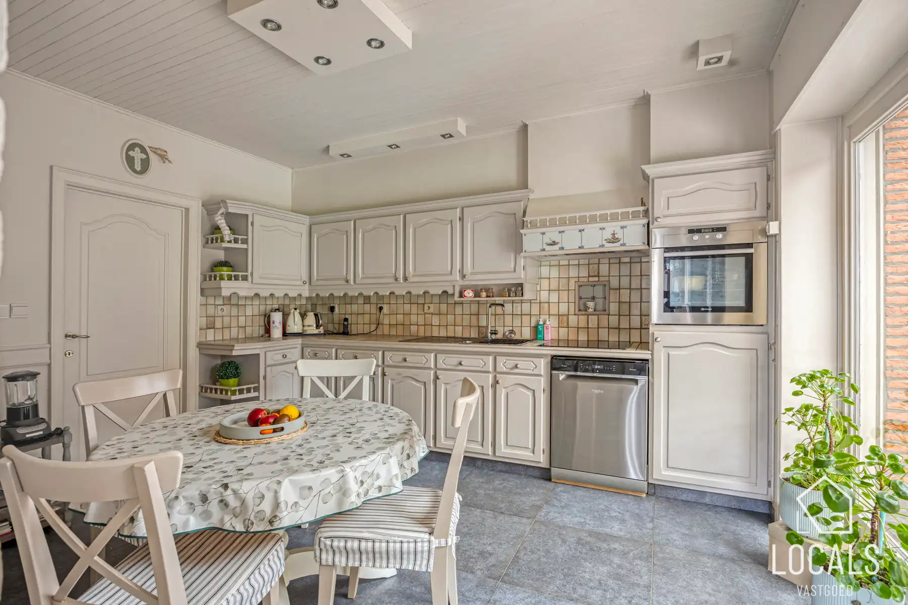 Charmante woning op een topligging in Denderhoutem foto 7