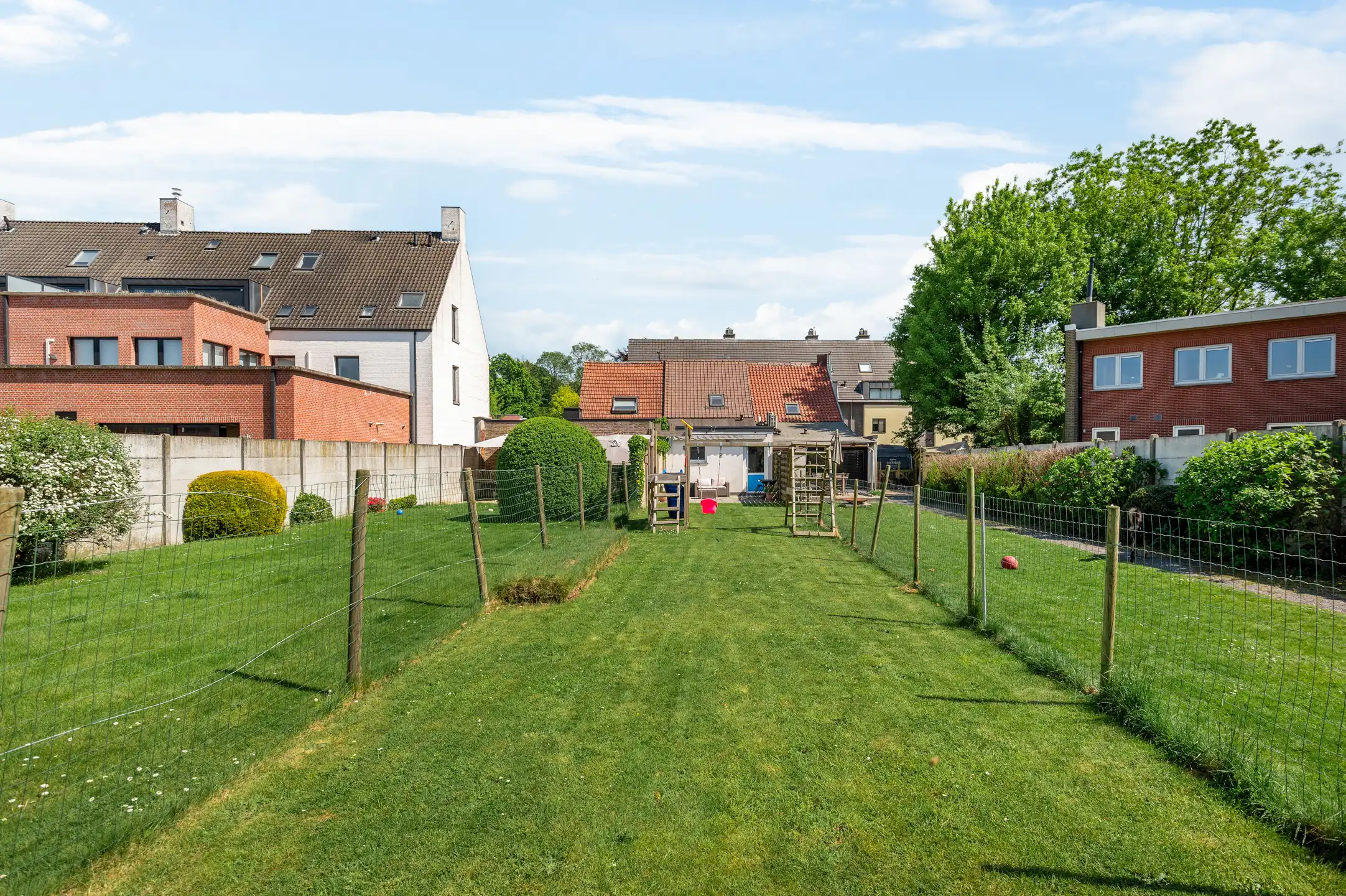 Instapklare rijwoning in het centrum van 's Gravenwezel. foto 3
