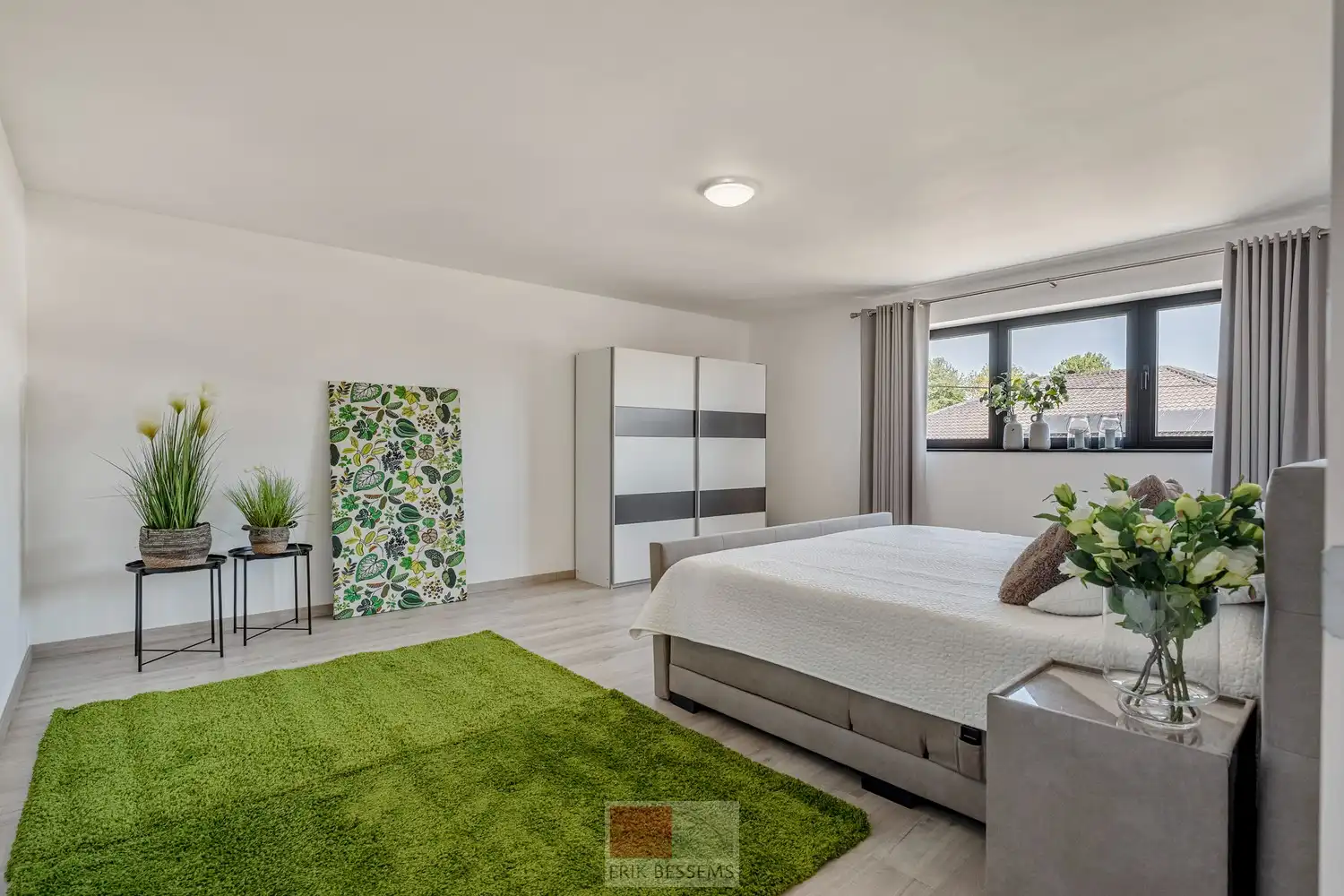 Deze moderne halfopen woning, gebouwd in 2016, biedt een bewoonbare oppervlakte van maar liefst 232 m² op een perceel van 377 m² en maar liefst 5 slaapkamers waarvan er eentje in gebruik is als bureau. foto 14
