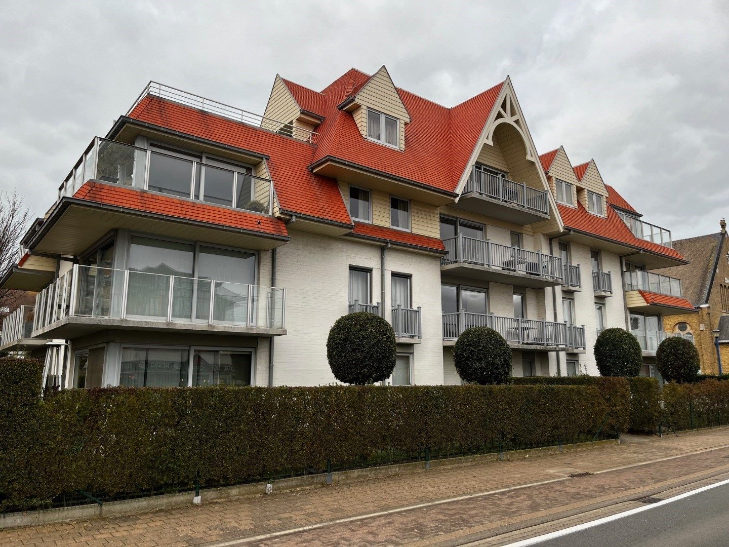 Comfortabel, recent appartement met terras nabij de Zeedijk, aan tramhalte gelegen  foto 5