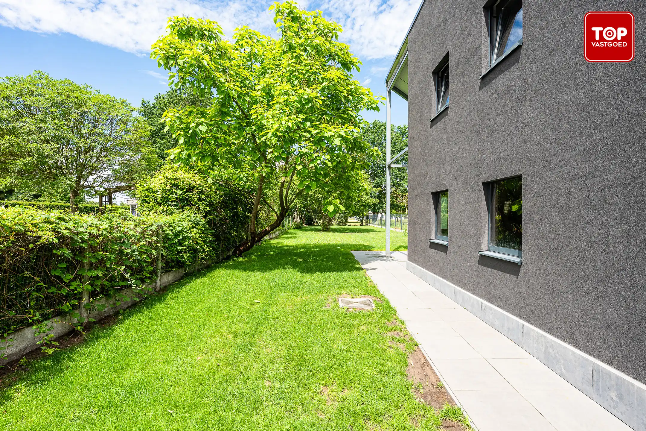 Gerenoveerde gezinswoning met garage en ruime tuin  foto 2