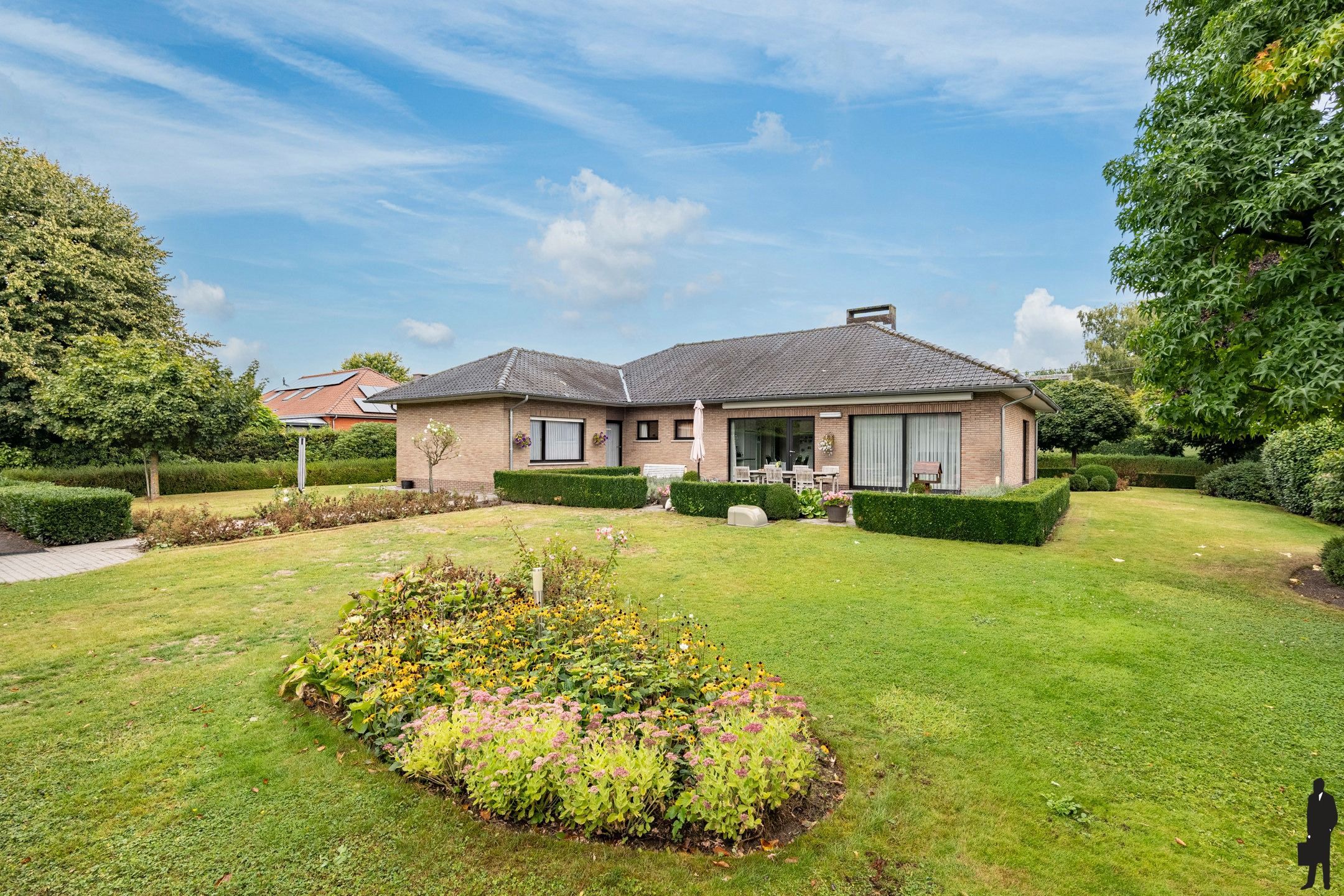 Hoofdfoto van de publicatie: Te renoveren laagbouwwoning op royaal perceel in groene en rustige buurt van Oostmalle
