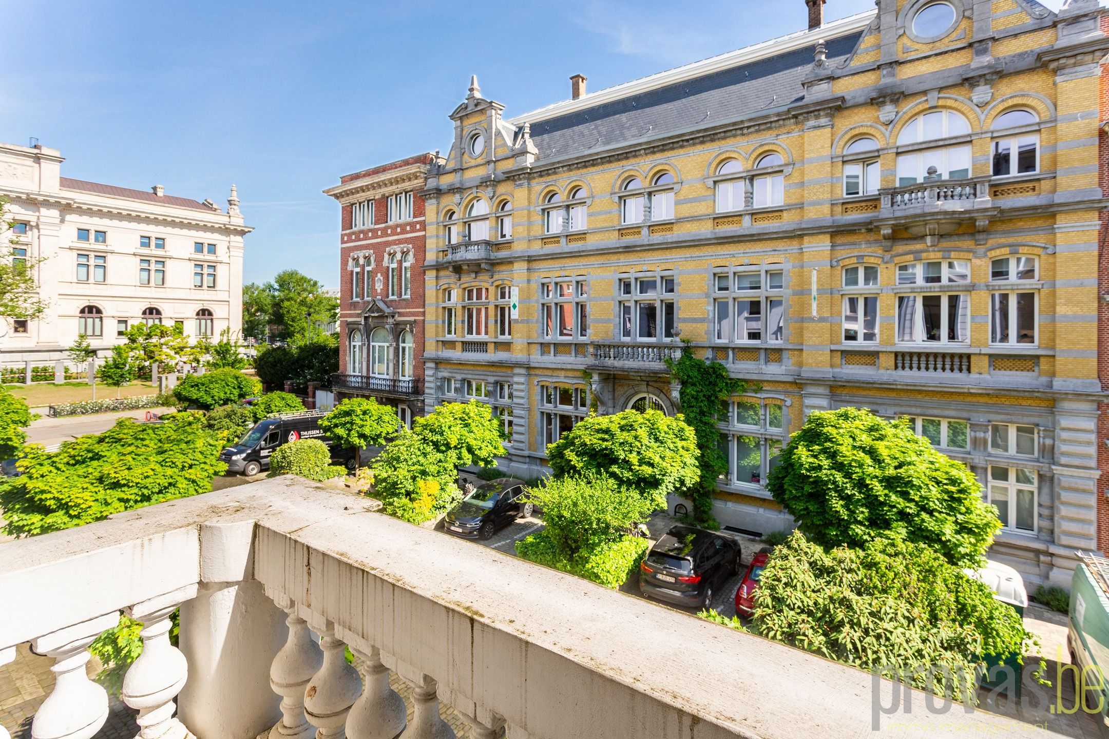 VOLLEDIG GERENOVEERDE, KLASSEVOLLE HERENWONING OP HET ZUID foto 29