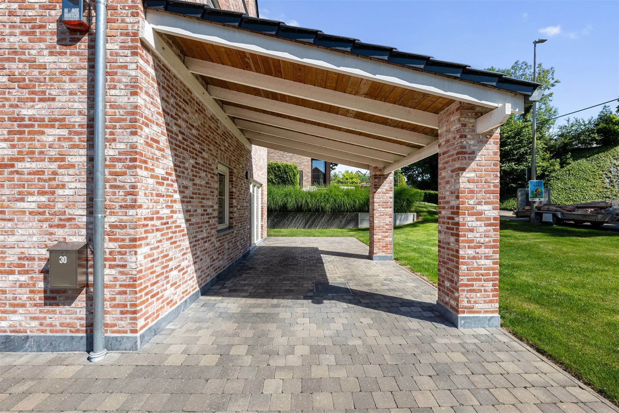 KNAPPE TOT IN DE PUNTJES AFGEWERKTE MET 3 SLAAPKAMERS EN LEUKE TUIN foto 7