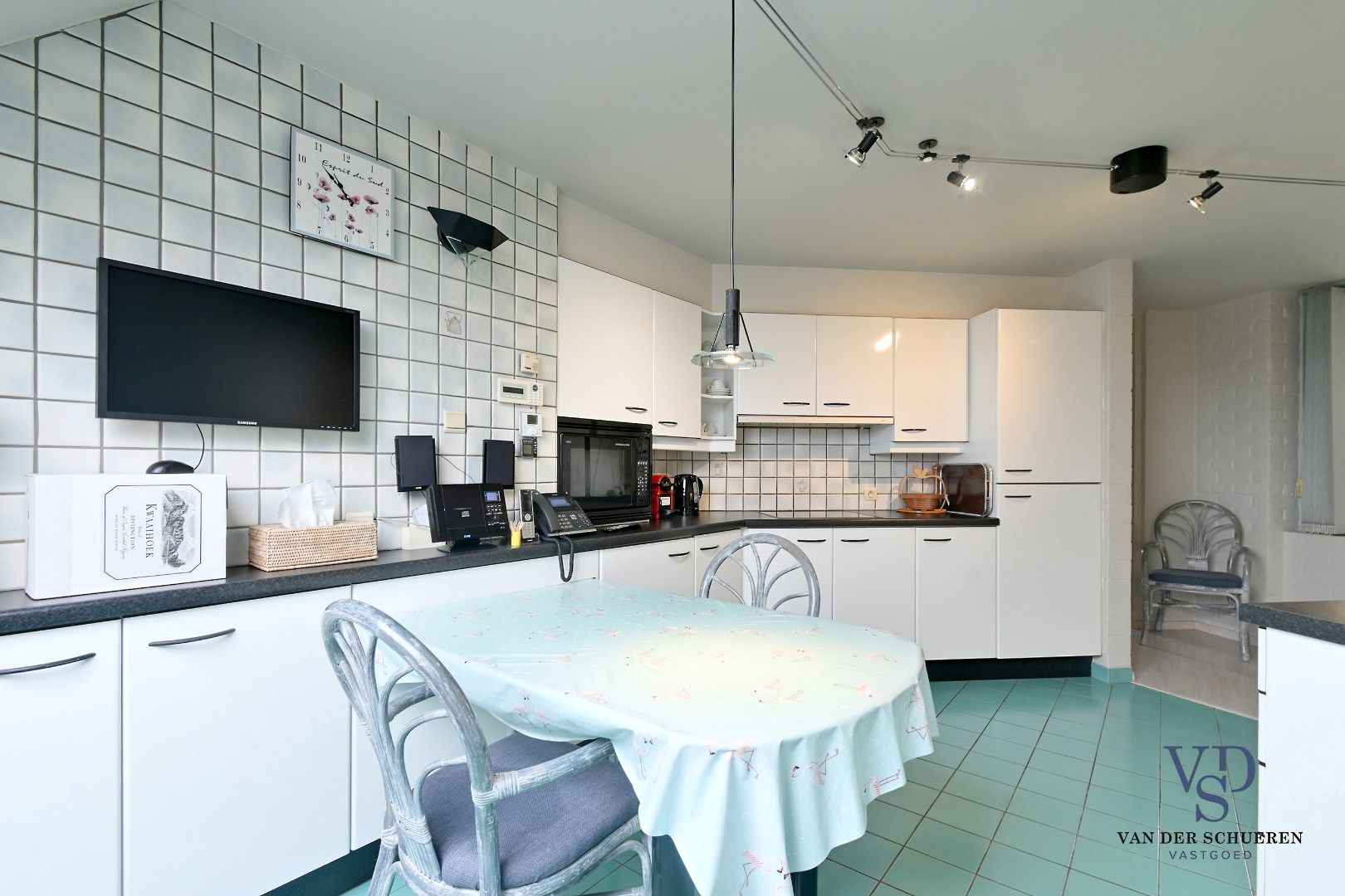 Ruim handelspand met penthouse in villastijl foto 27