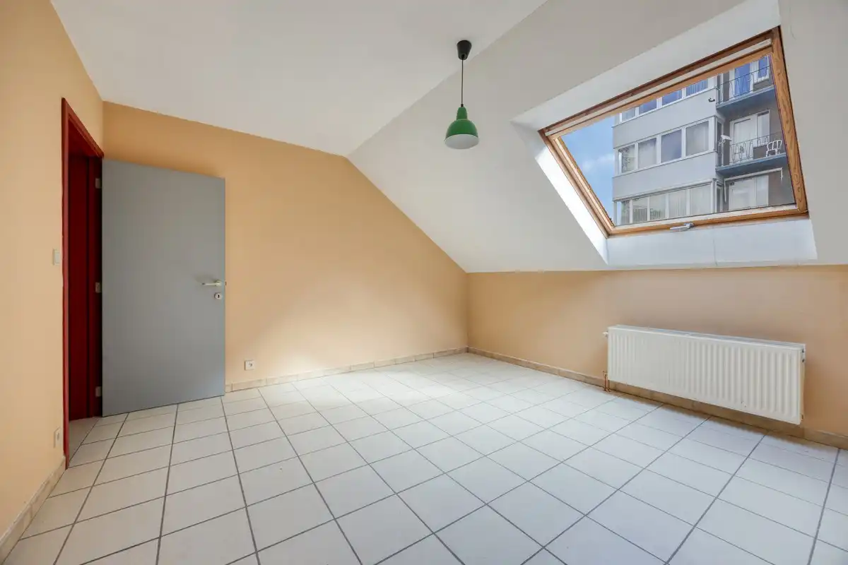 Ruim dakappartement in kleine residentie foto 8