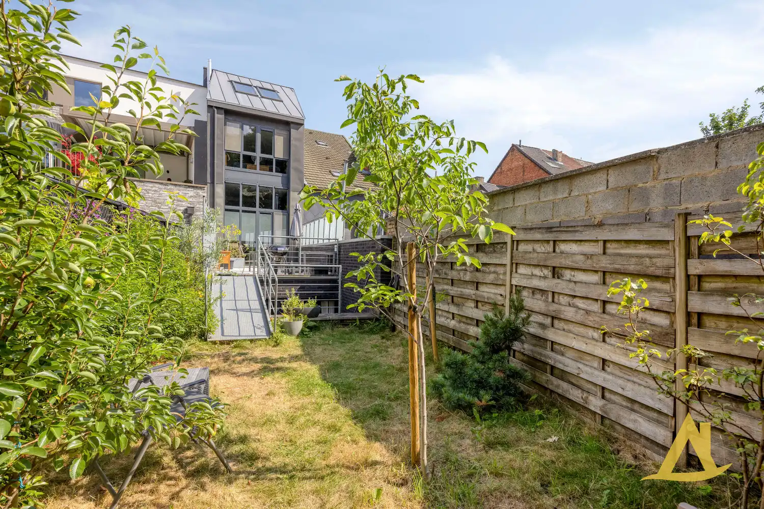 DESIGN STADSWONING MET 3 SLAAPKAMERS, TUIN EN JACUZZI IN HET HARTJE VAN DIEST foto 19