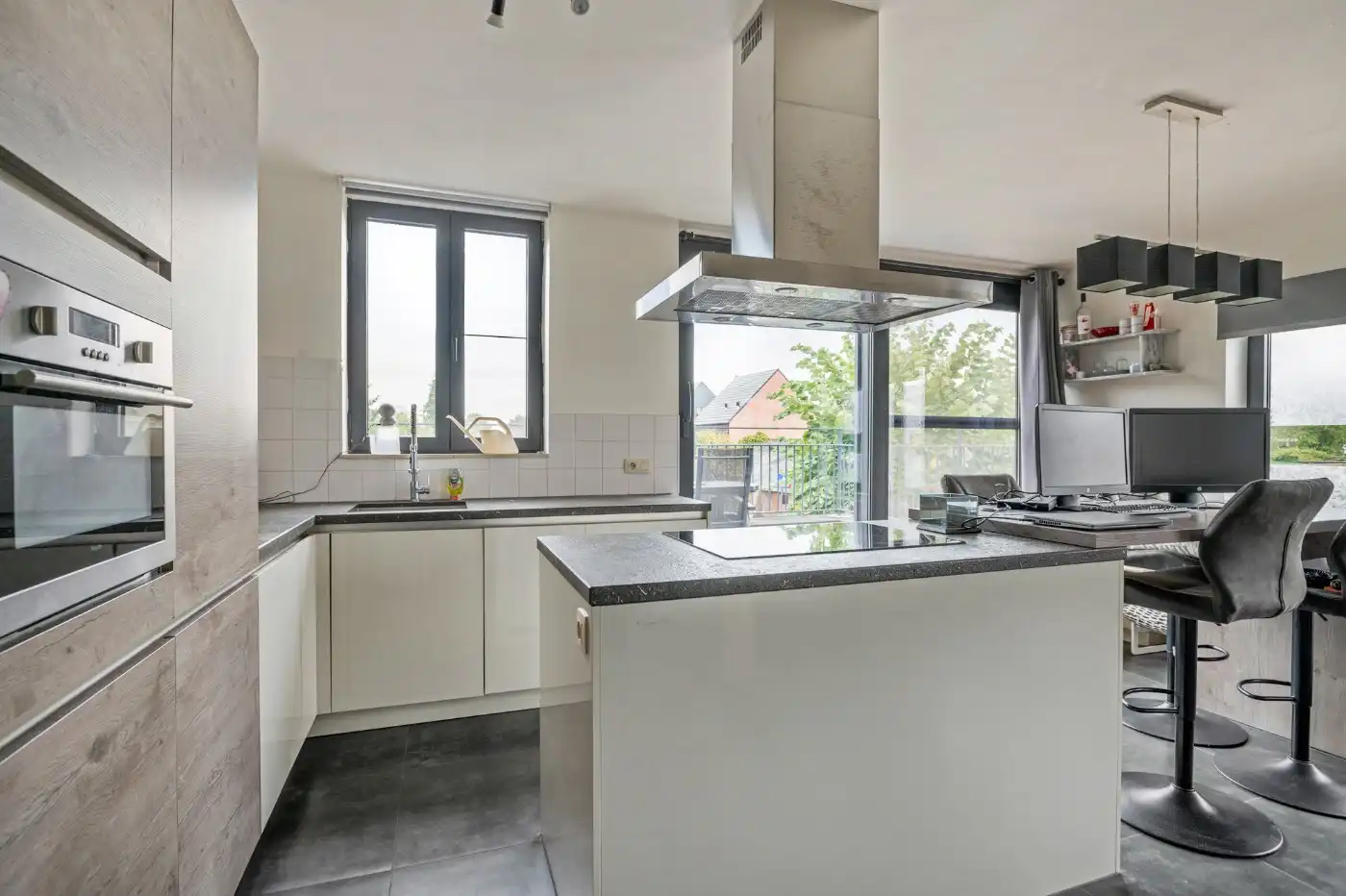 Centraal gelegen opbrengsteigendom met handelsgelijkvloers en app. op de 1e verd. foto 18