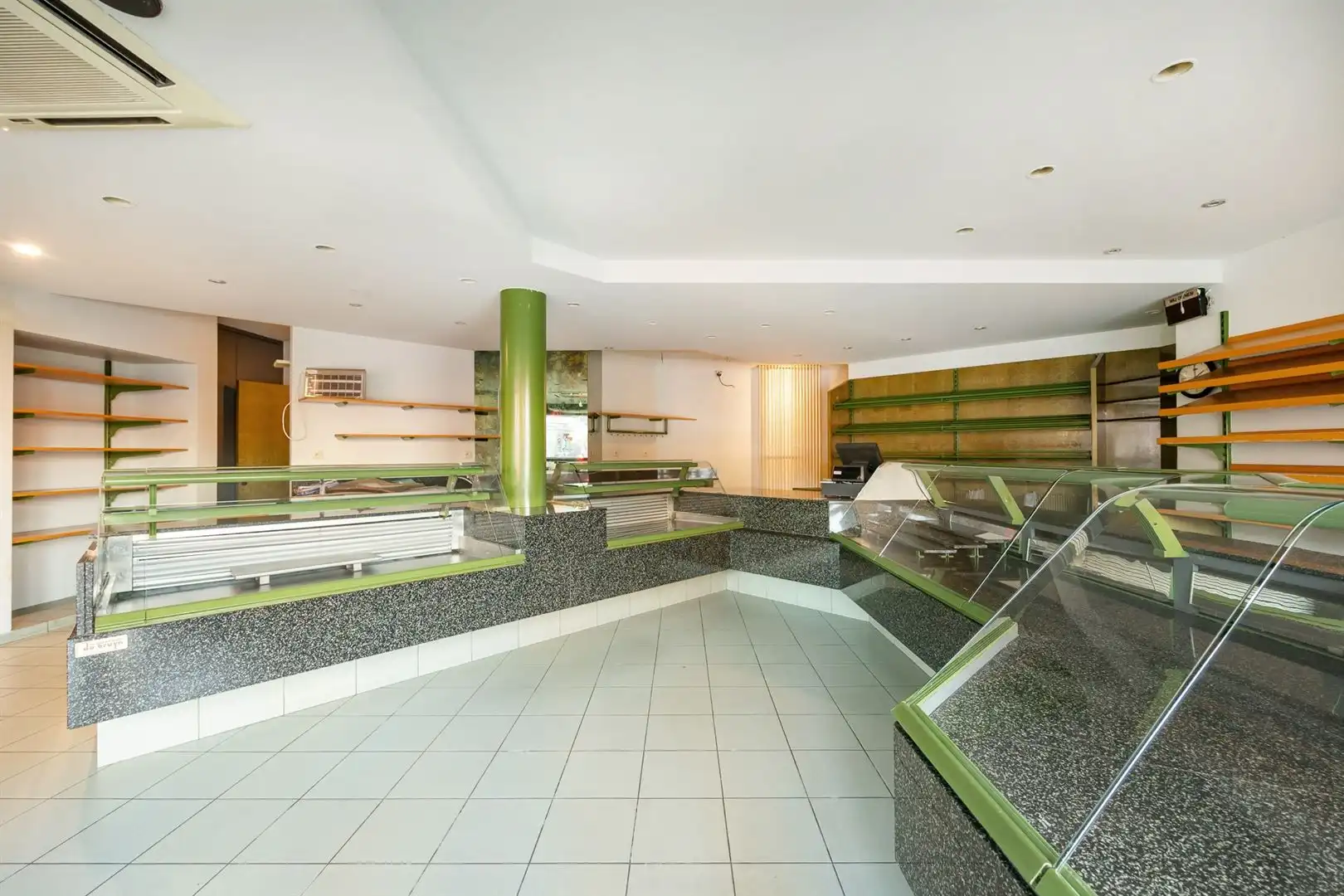 Hedendaagse commerciële ruimte met appartement foto 5